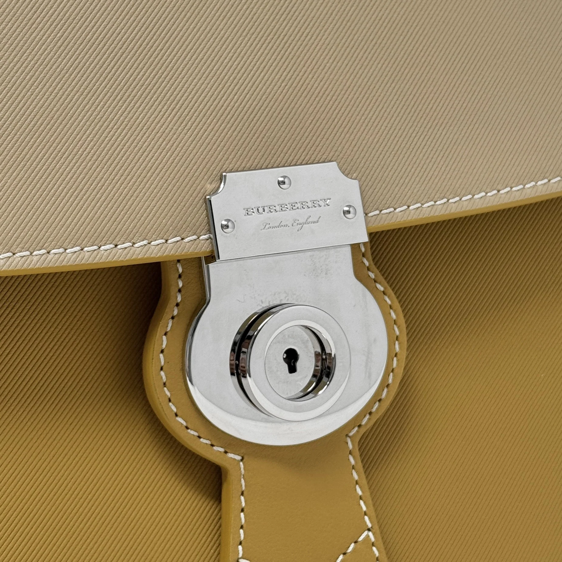 Burberry Ochre Medium Trench Top Handle Bag - Image 5
