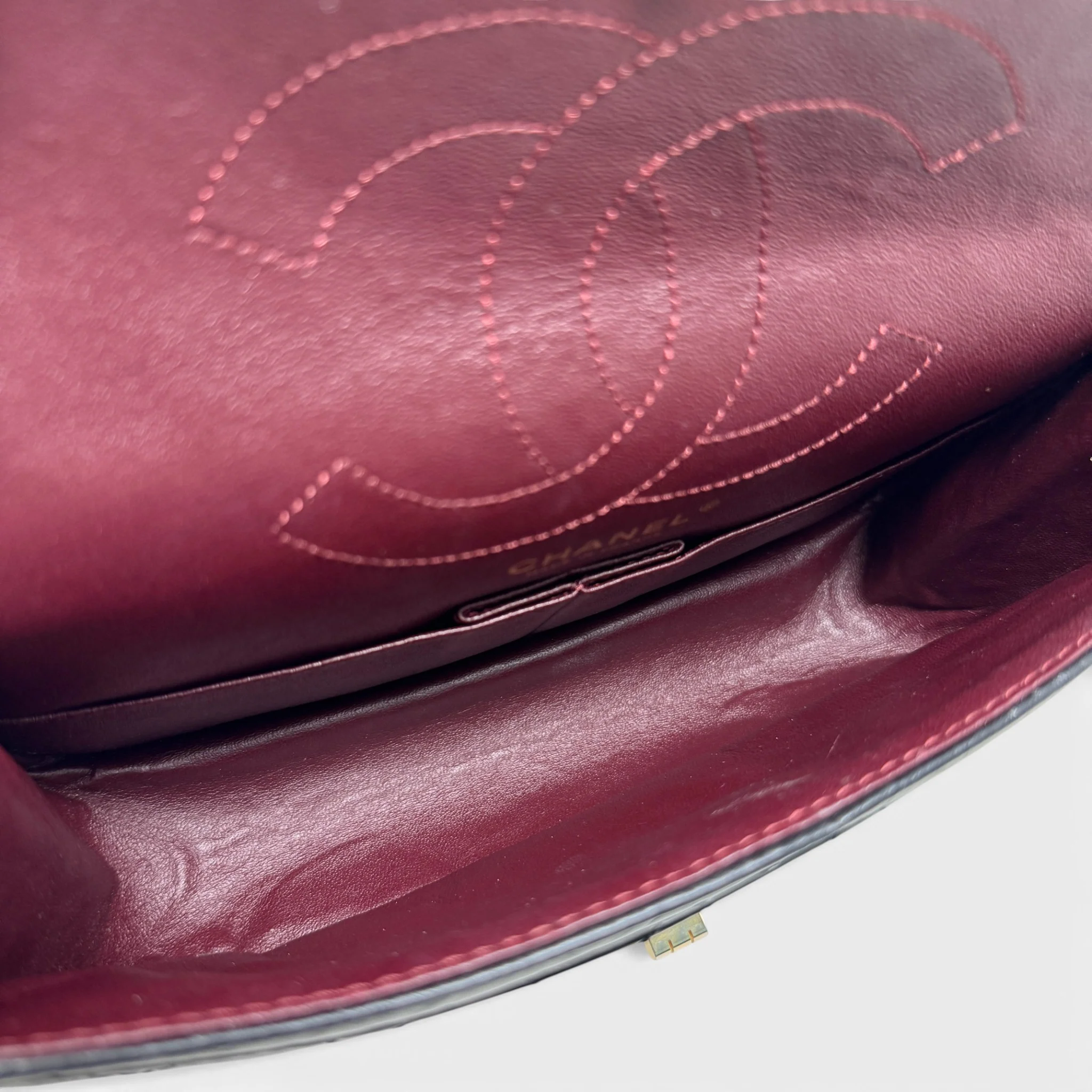 Chanel Black Calfskin 2.55 Reissue 225 - Image 9