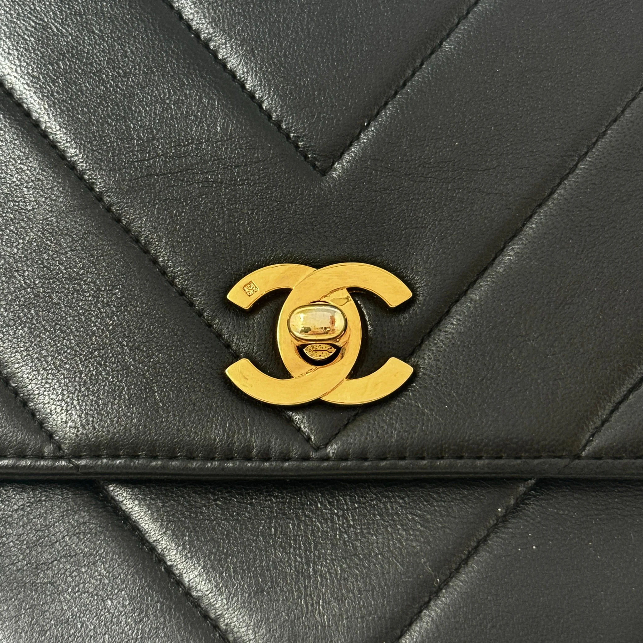 Chanel Black Chevron Vintage Top Handle Bag - Image 11