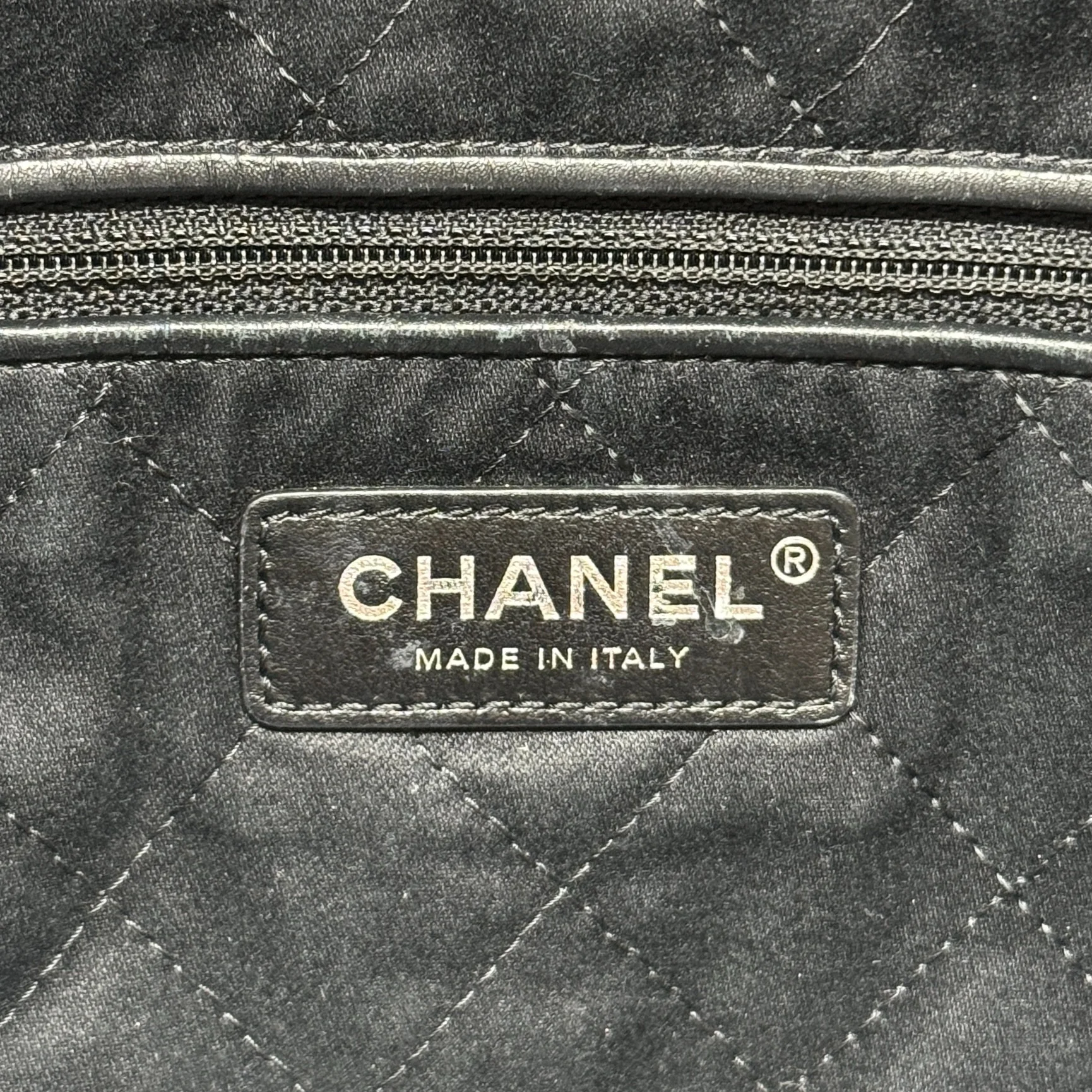 Chanel Black Small 22 Hobo With Pouch - Image 13