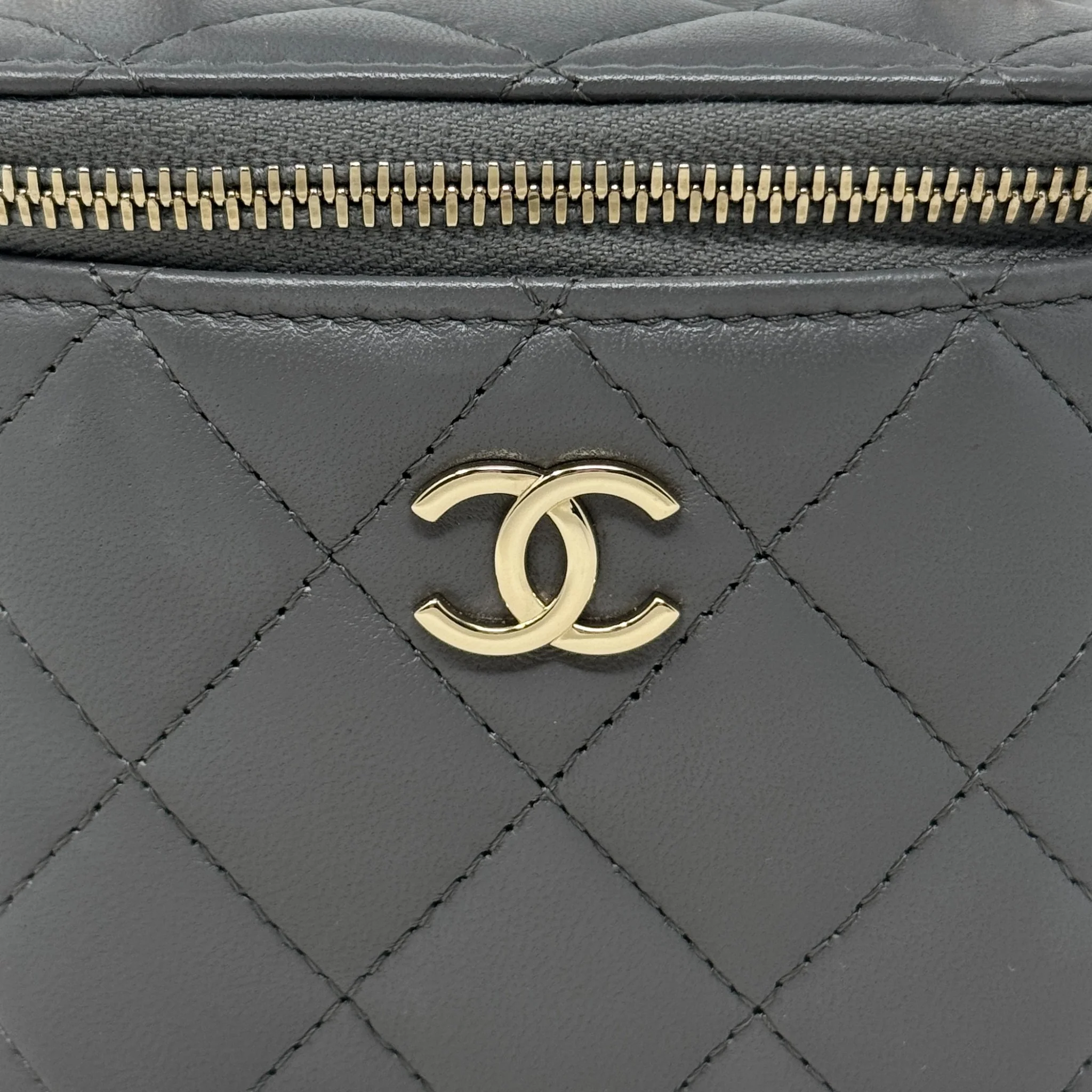 Chanel Grey Mini Vanity Case With Chain - Image 11