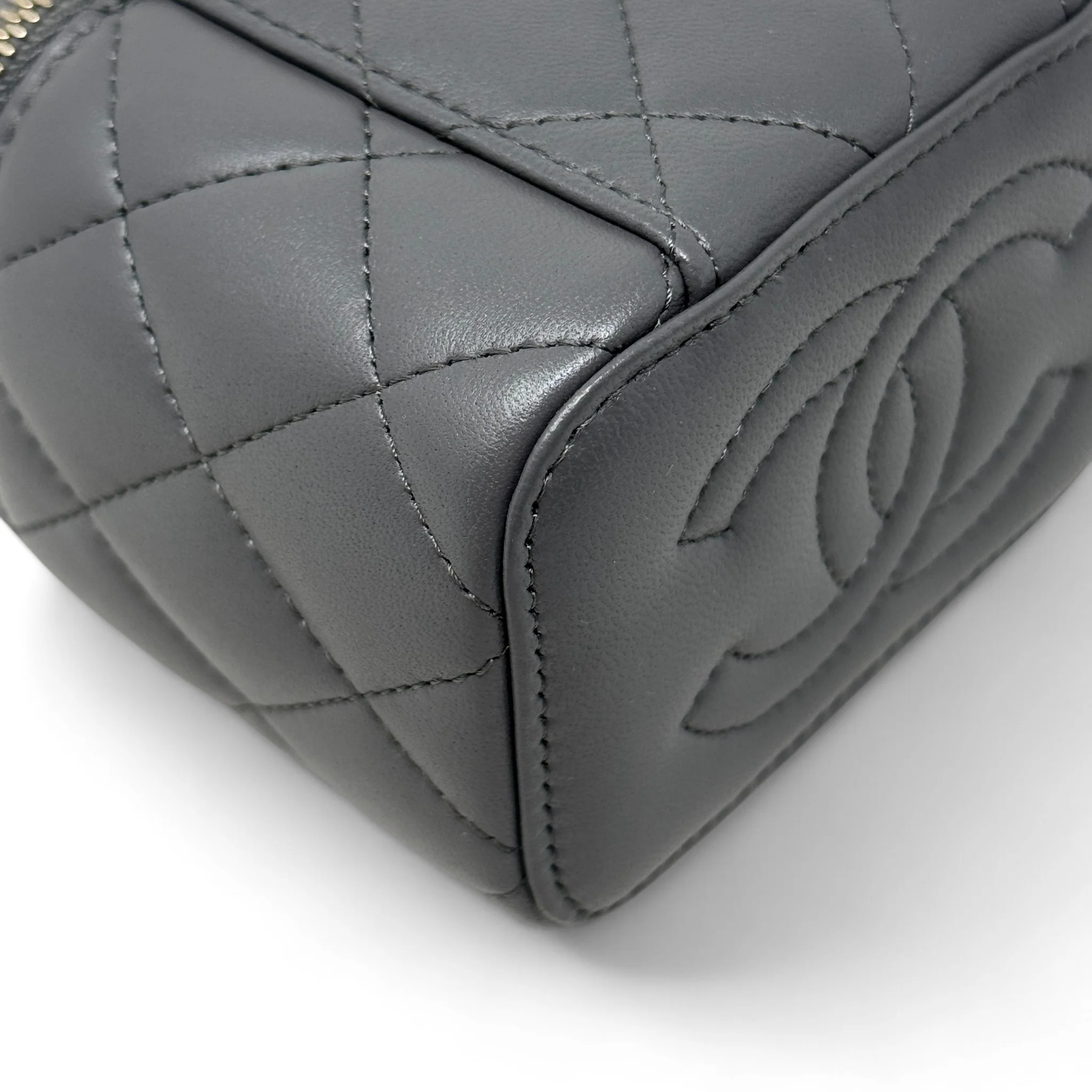 Chanel Grey Mini Vanity Case With Chain - Image 9