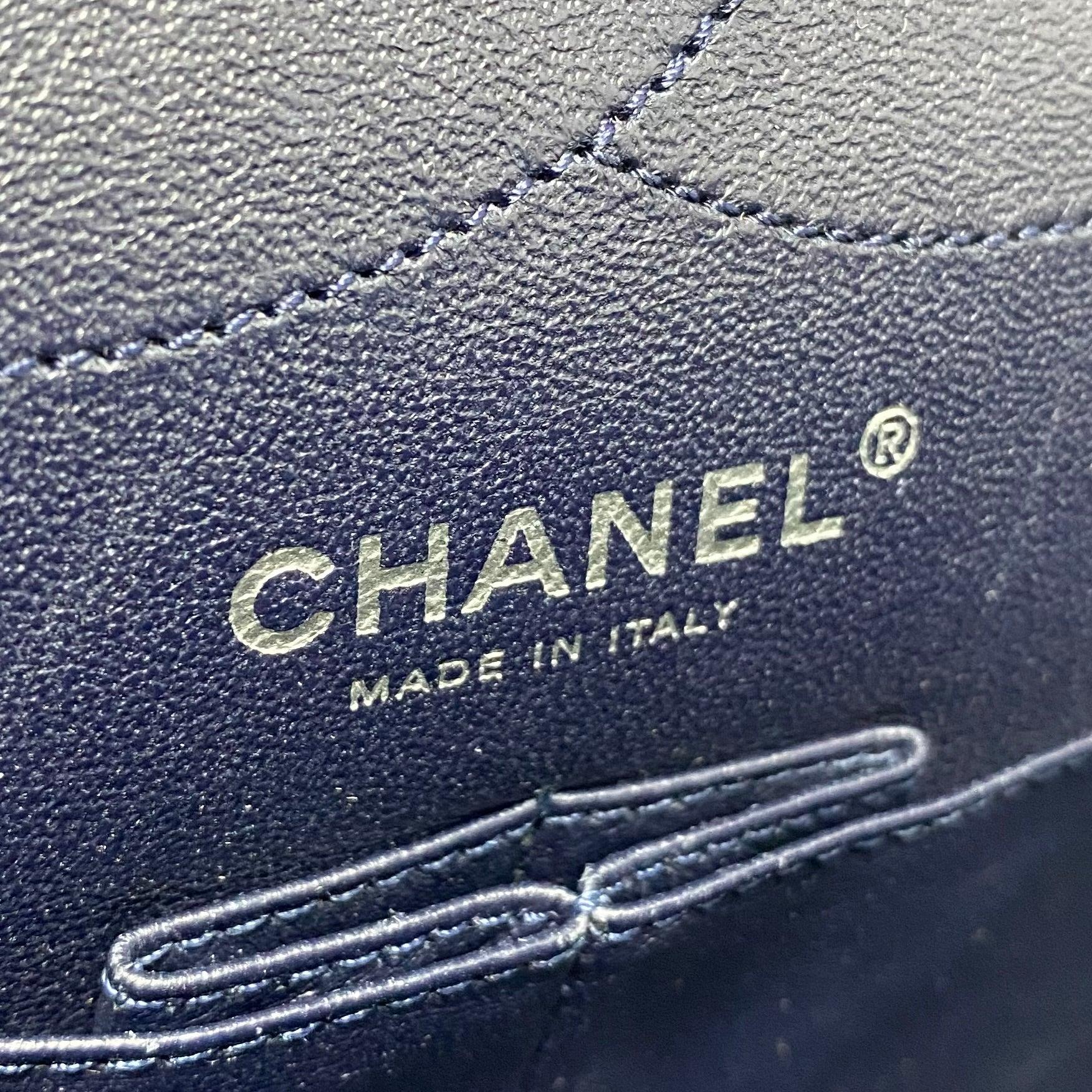 Chanel Navy Crinkled Calfskin 2.55 Reissue 227 - Image 13