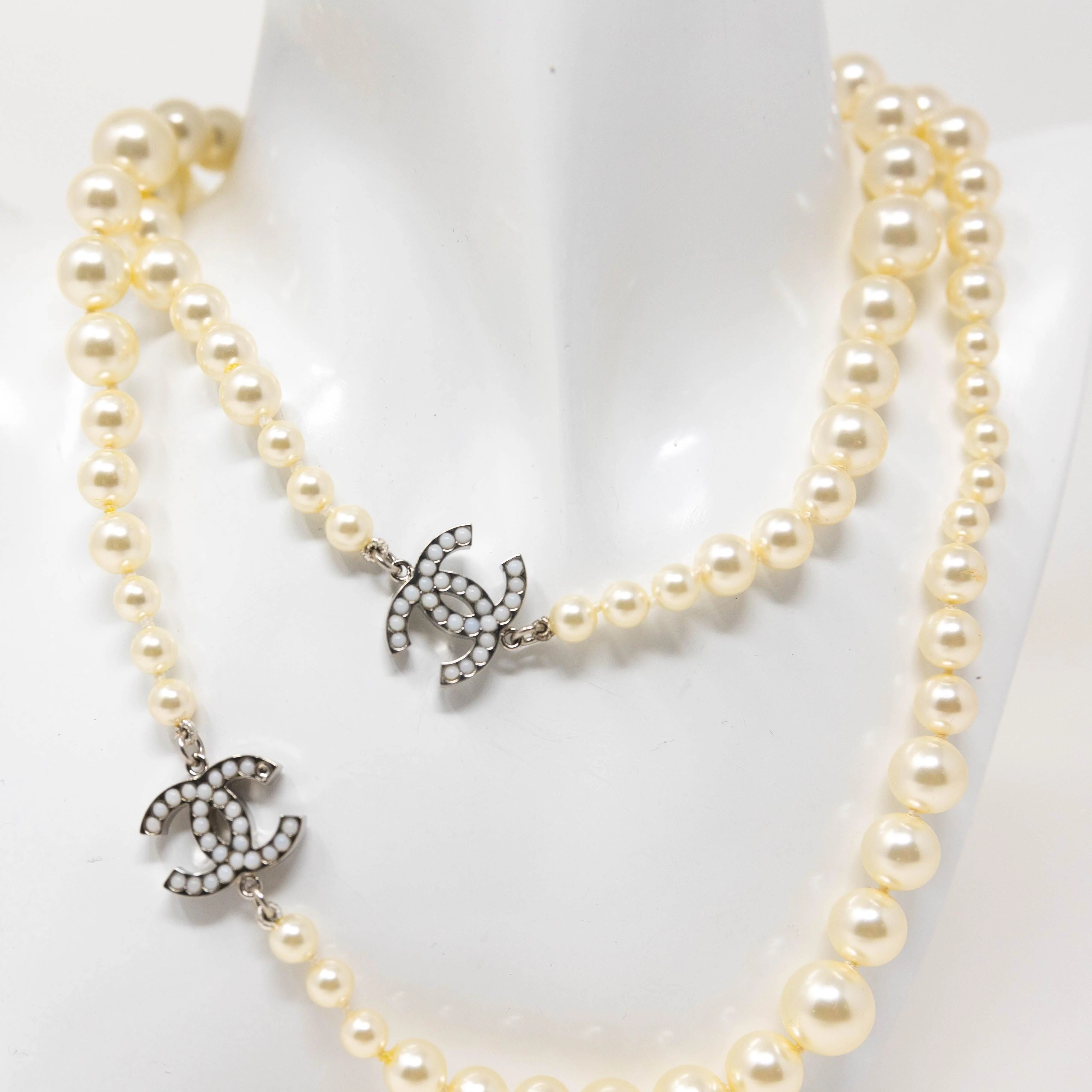 Chanel Pearl CC Long Necklace - Image 2