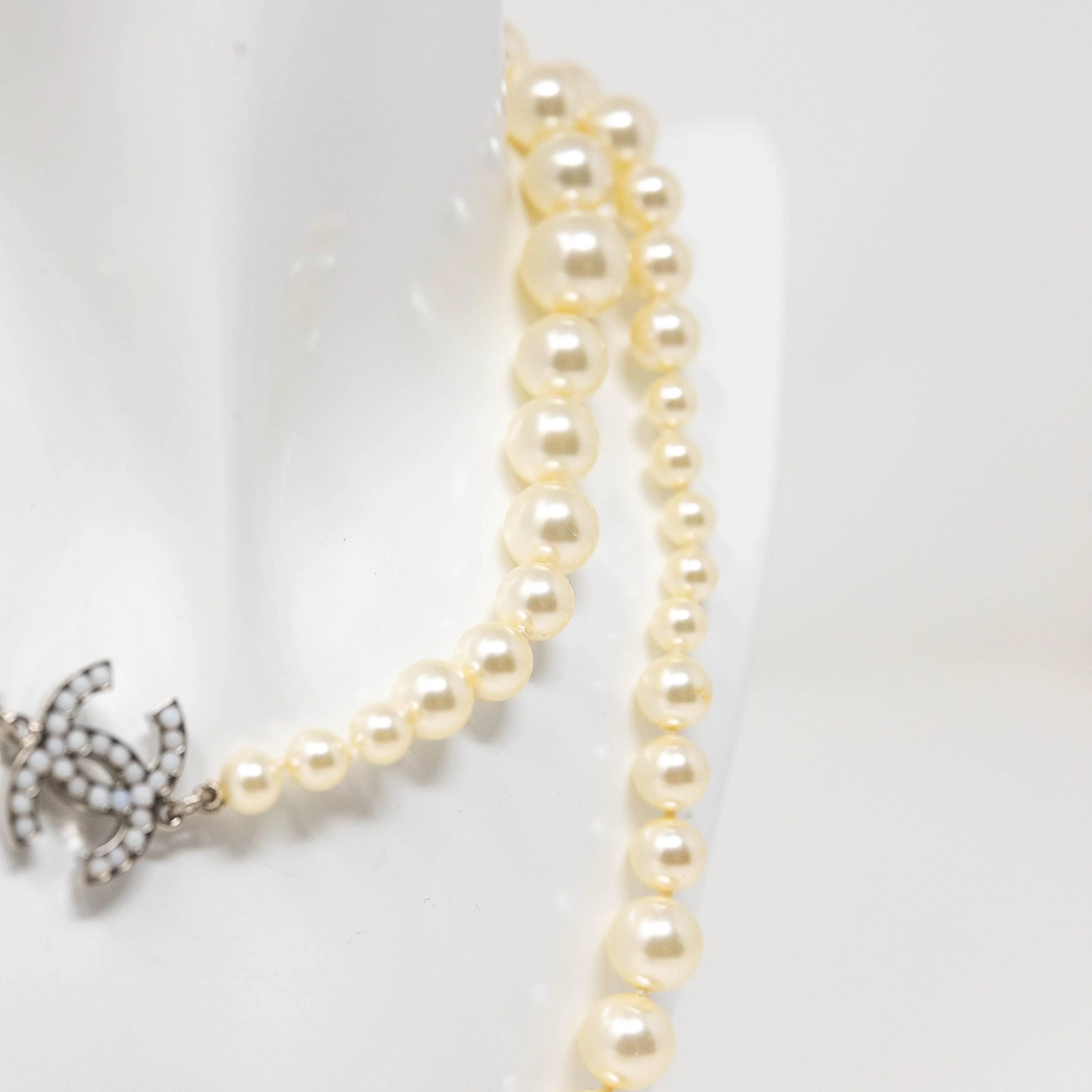 Chanel Pearl CC Long Necklace - Image 3