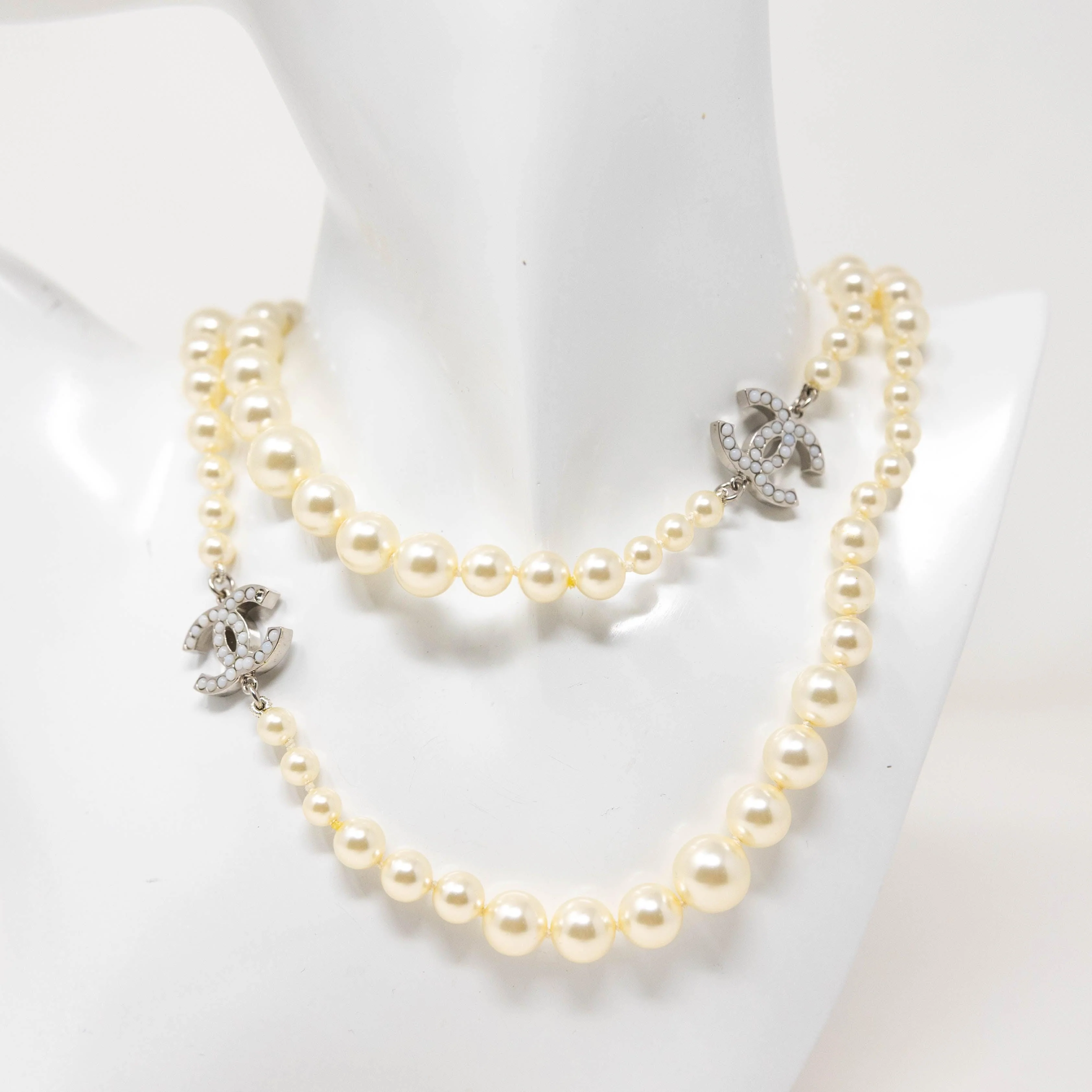 Chanel Pearl CC Long Necklace - Image 4