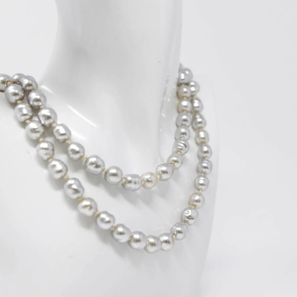 Chanel Pearl Long Necklace - Image 4