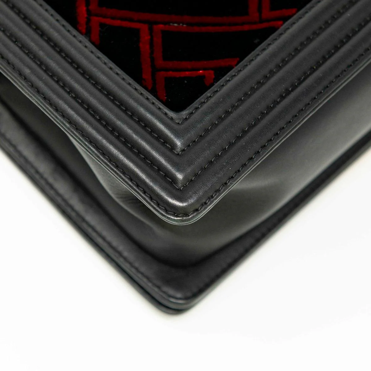 Chanel Red/Black Velvet Medium Boy Bag - Image 10