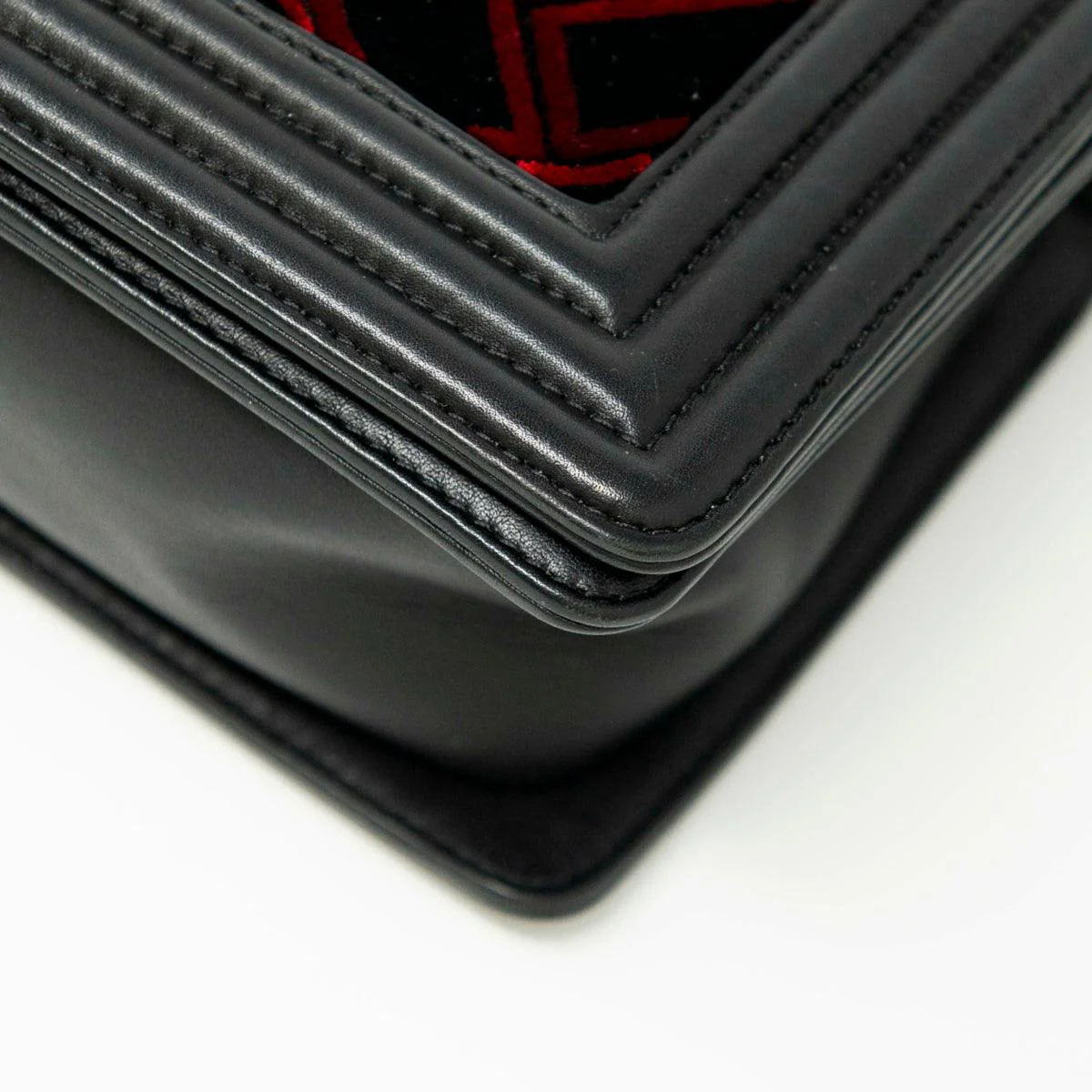 Chanel Red/Black Velvet Medium Boy Bag - Image 7