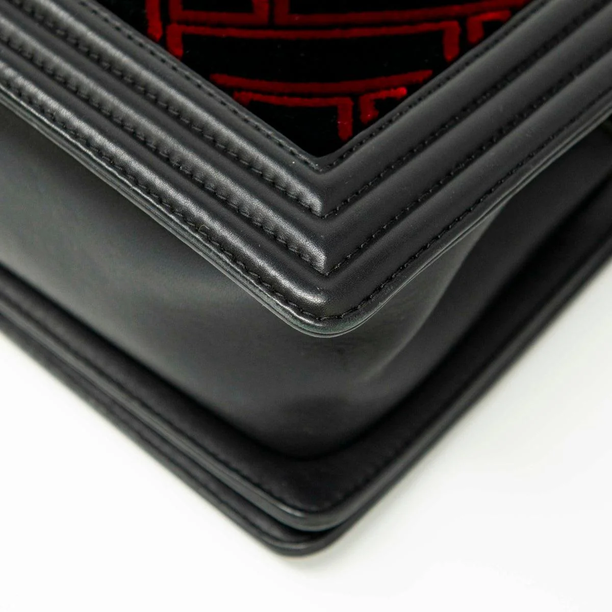 Chanel Red/Black Velvet Medium Boy Bag - Image 9