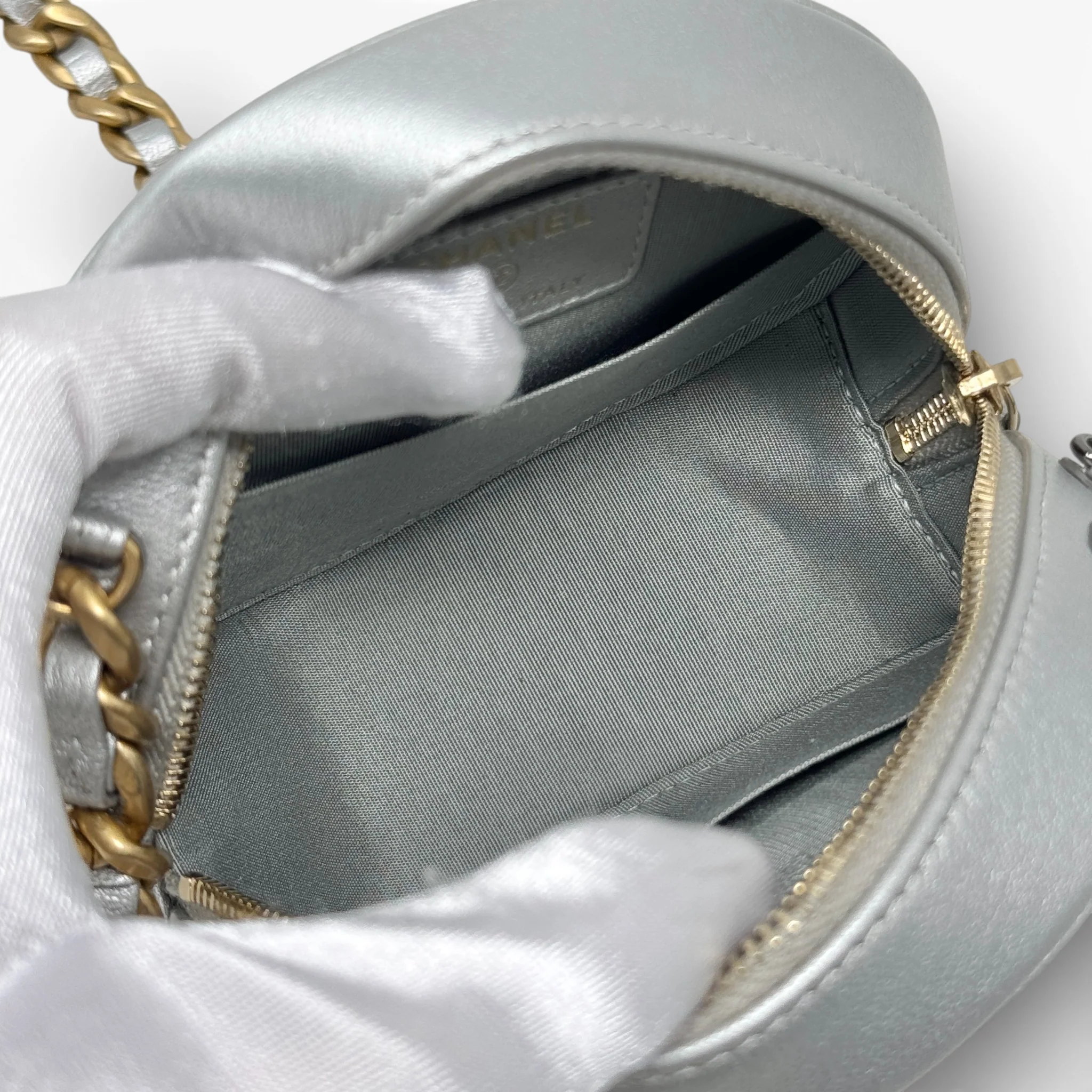 Chanel Silver 19 Round Clutch With Chain - Image 11