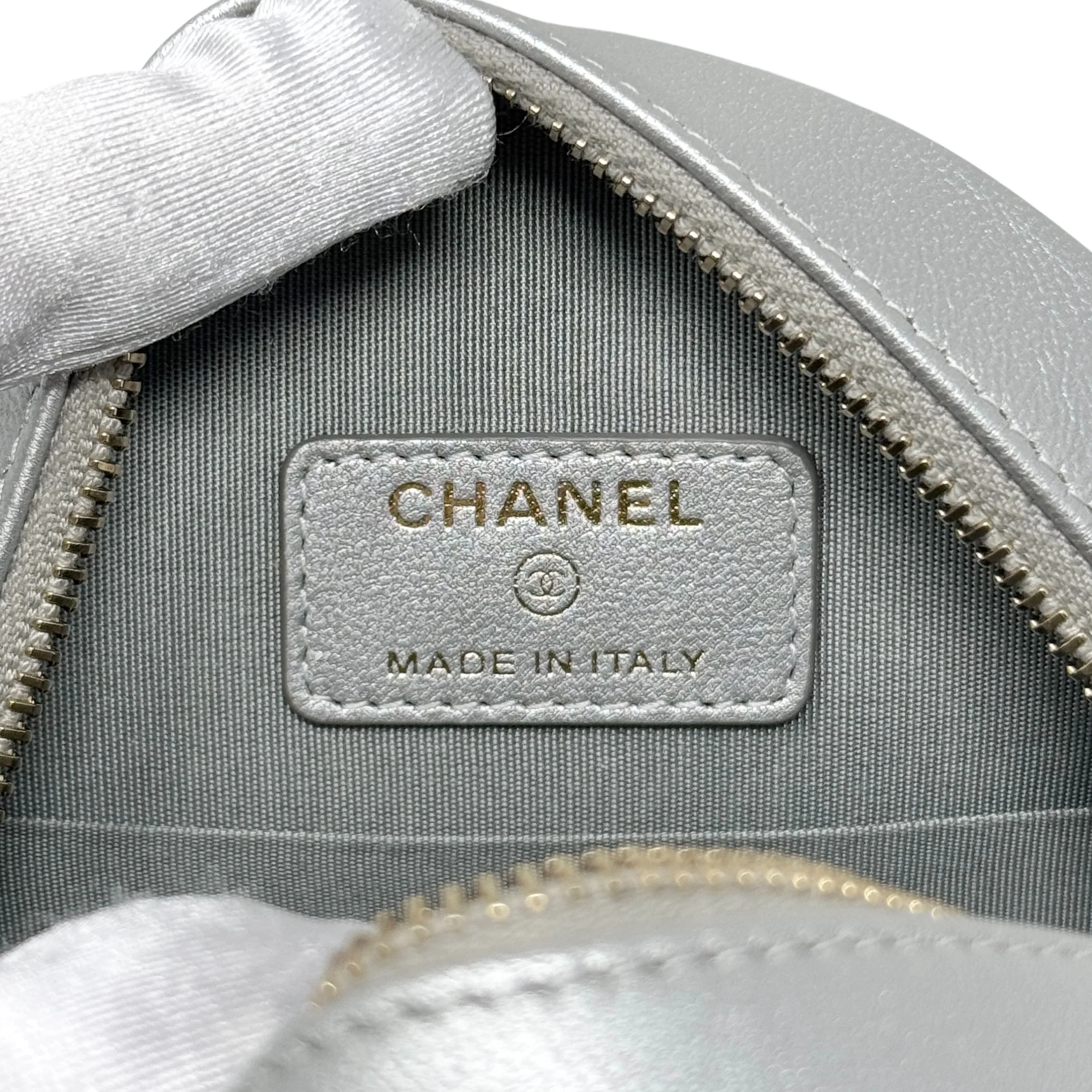 Chanel Silver 19 Round Clutch With Chain - Image 12