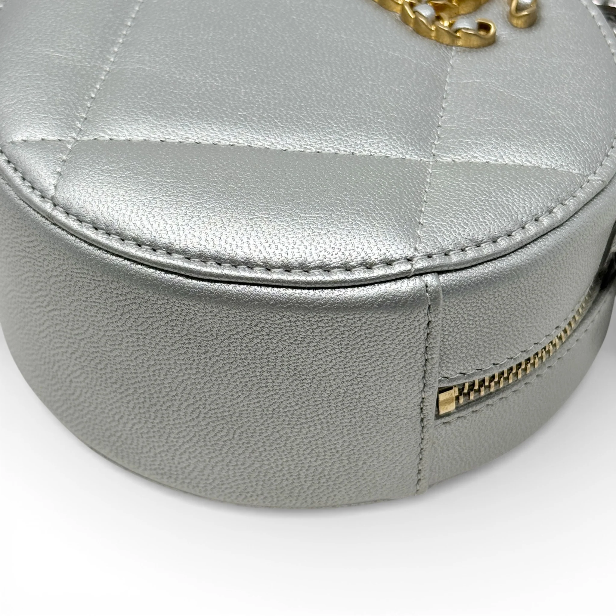 Chanel Silver 19 Round Clutch With Chain - Image 6