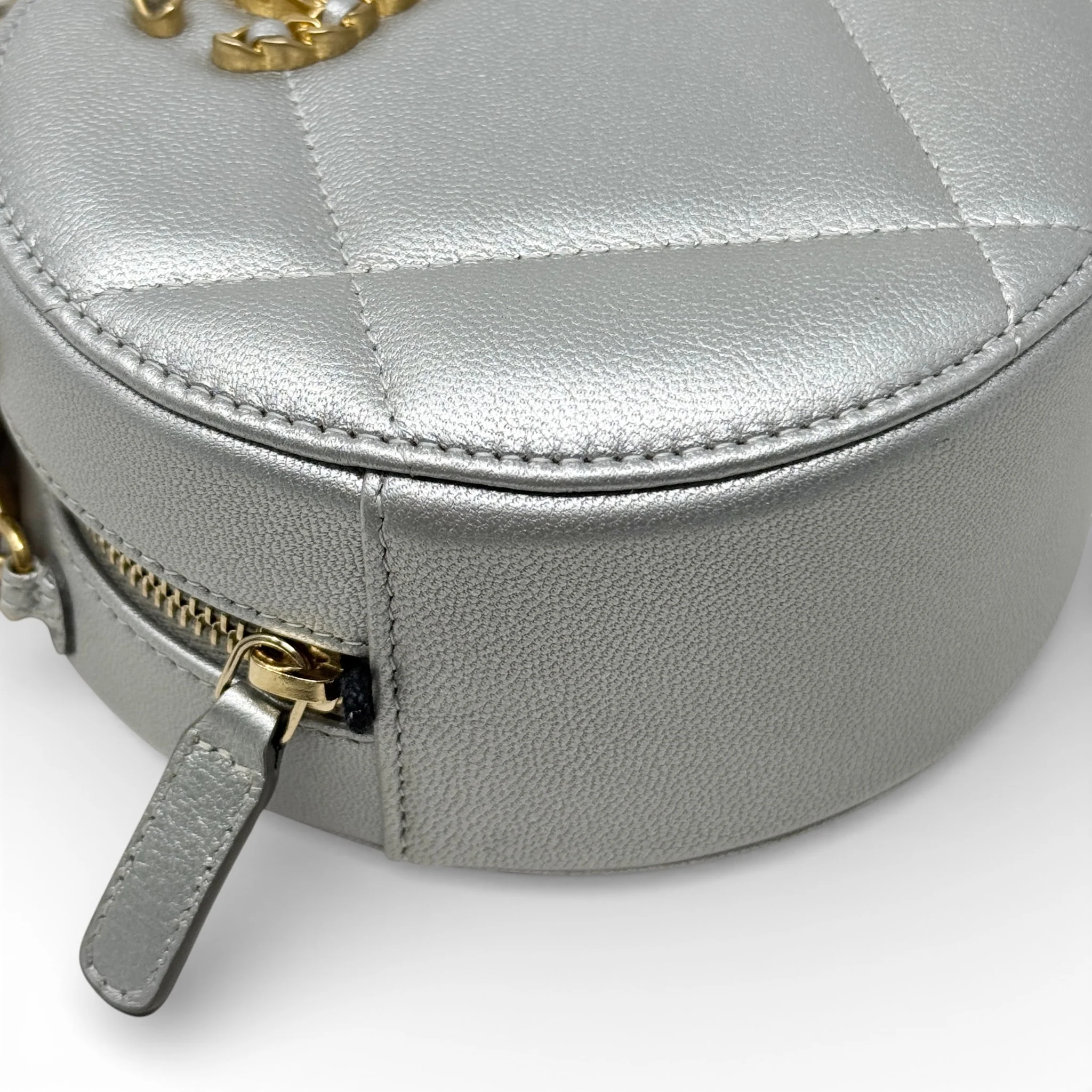 Chanel Silver 19 Round Clutch With Chain - Image 7