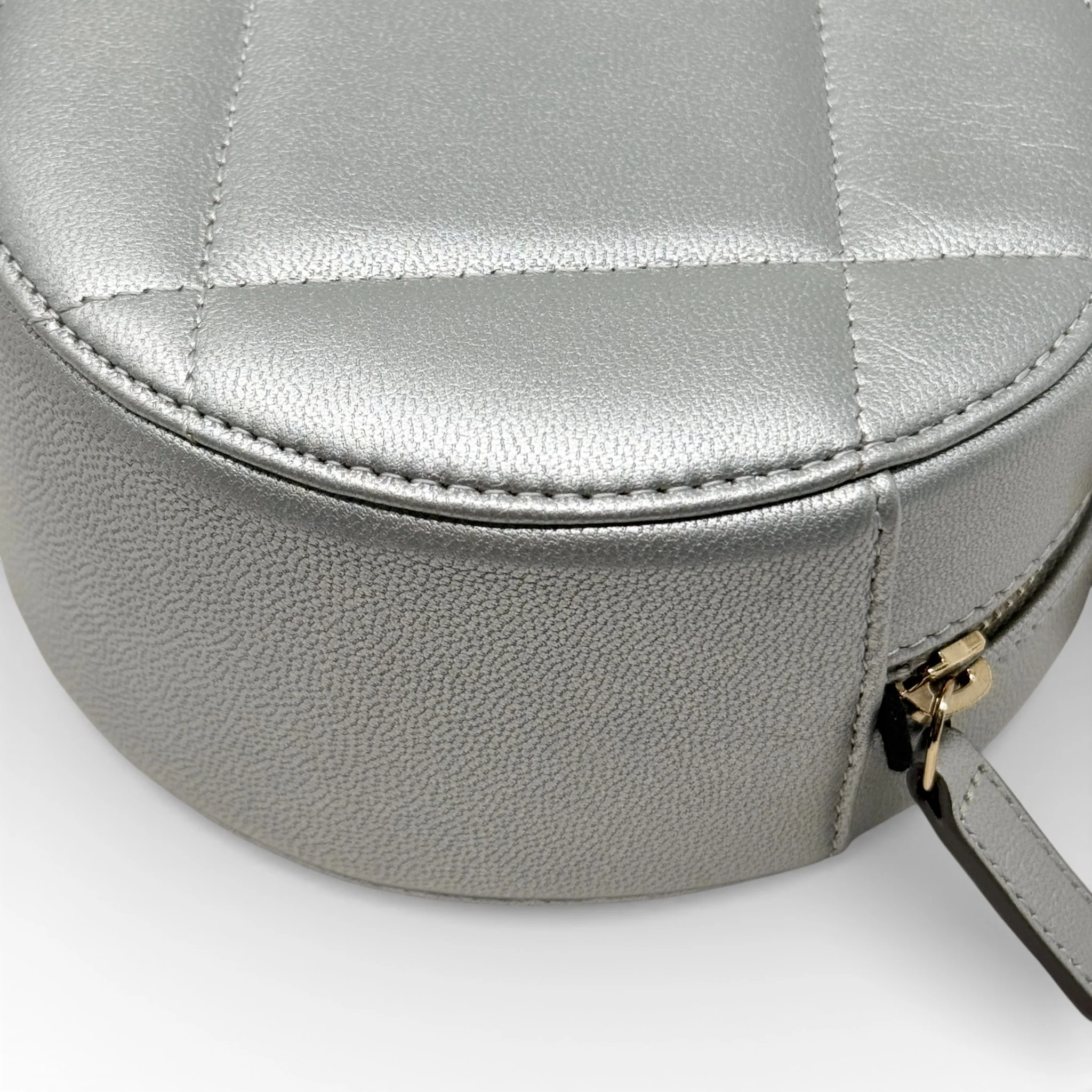 Chanel Silver 19 Round Clutch With Chain - Image 8
