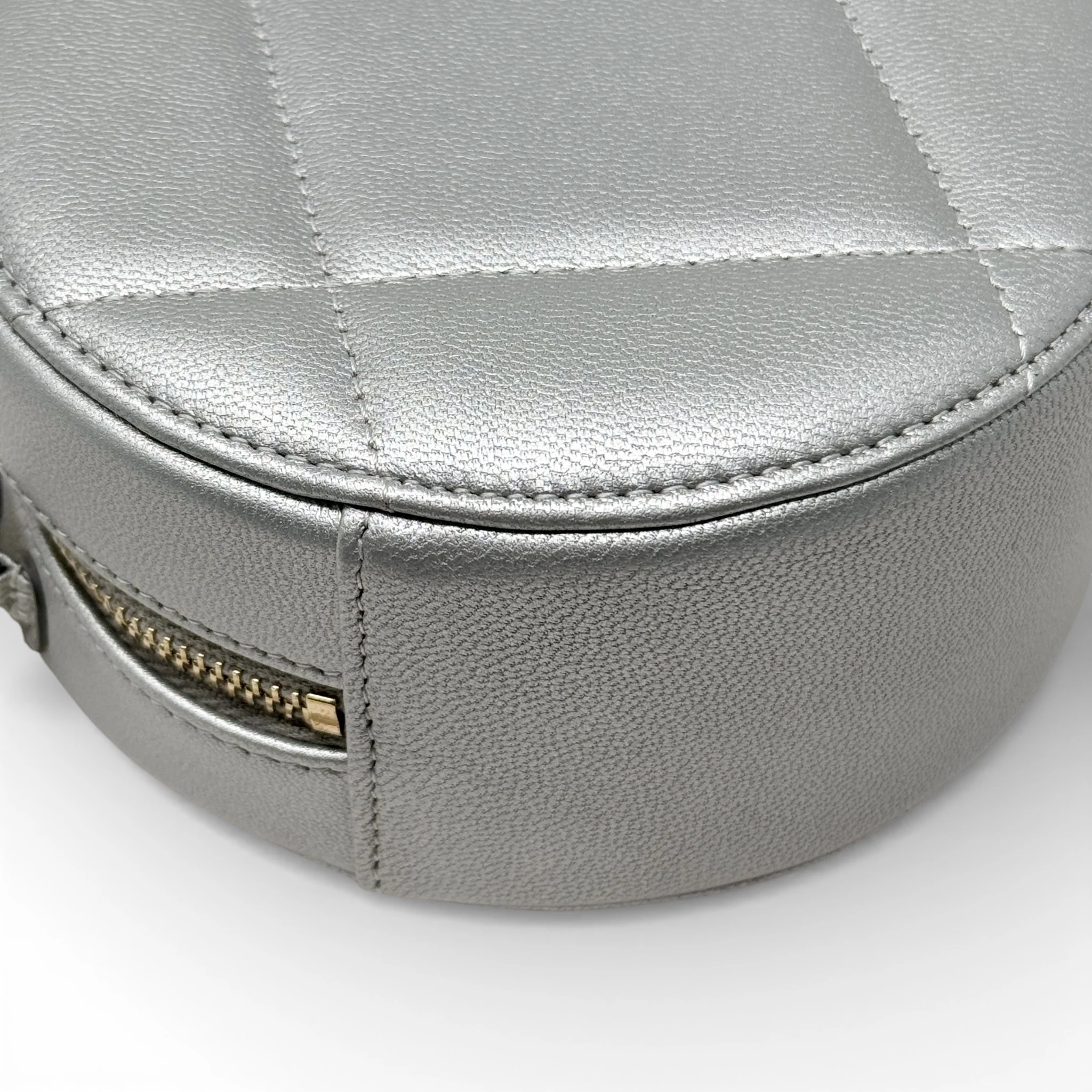 Chanel Silver 19 Round Clutch With Chain - Image 9