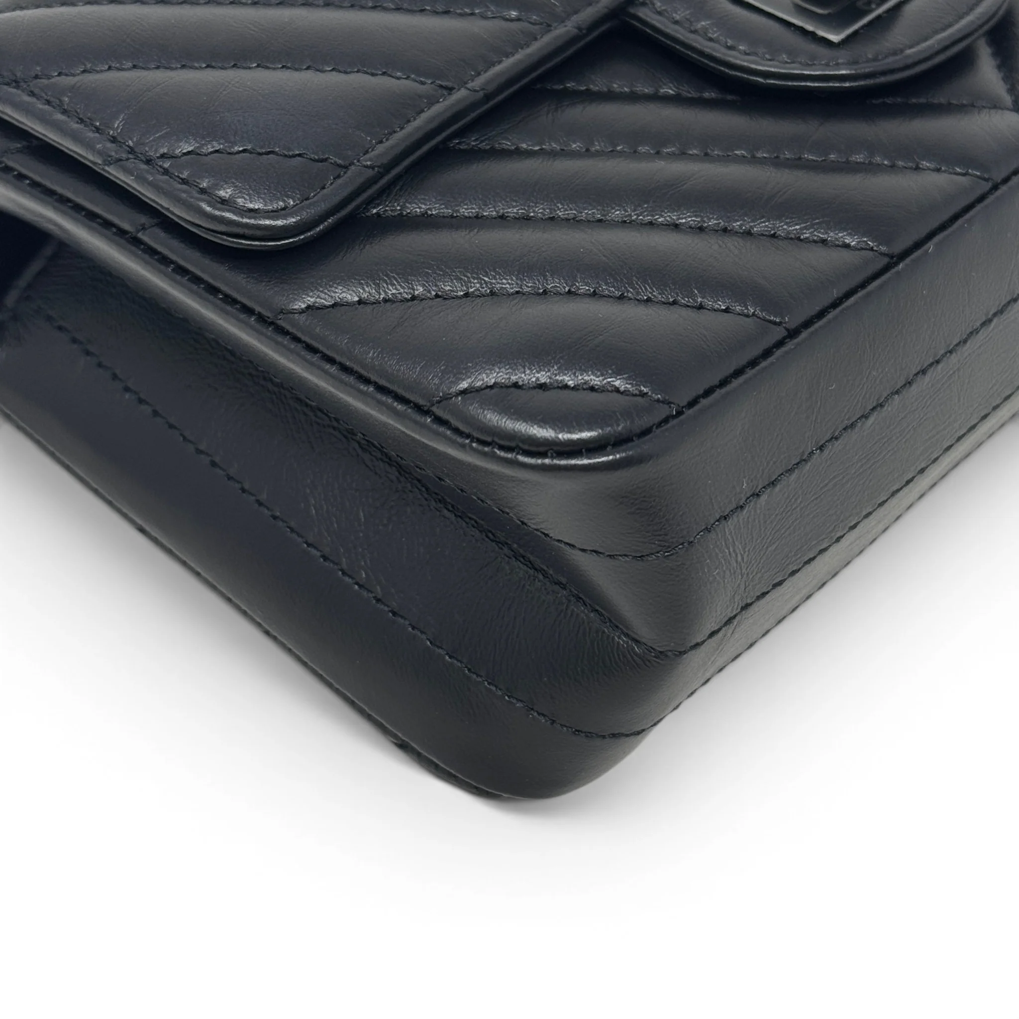 Chanel So Black 2.55 Reissue Mini Flap - Image 7