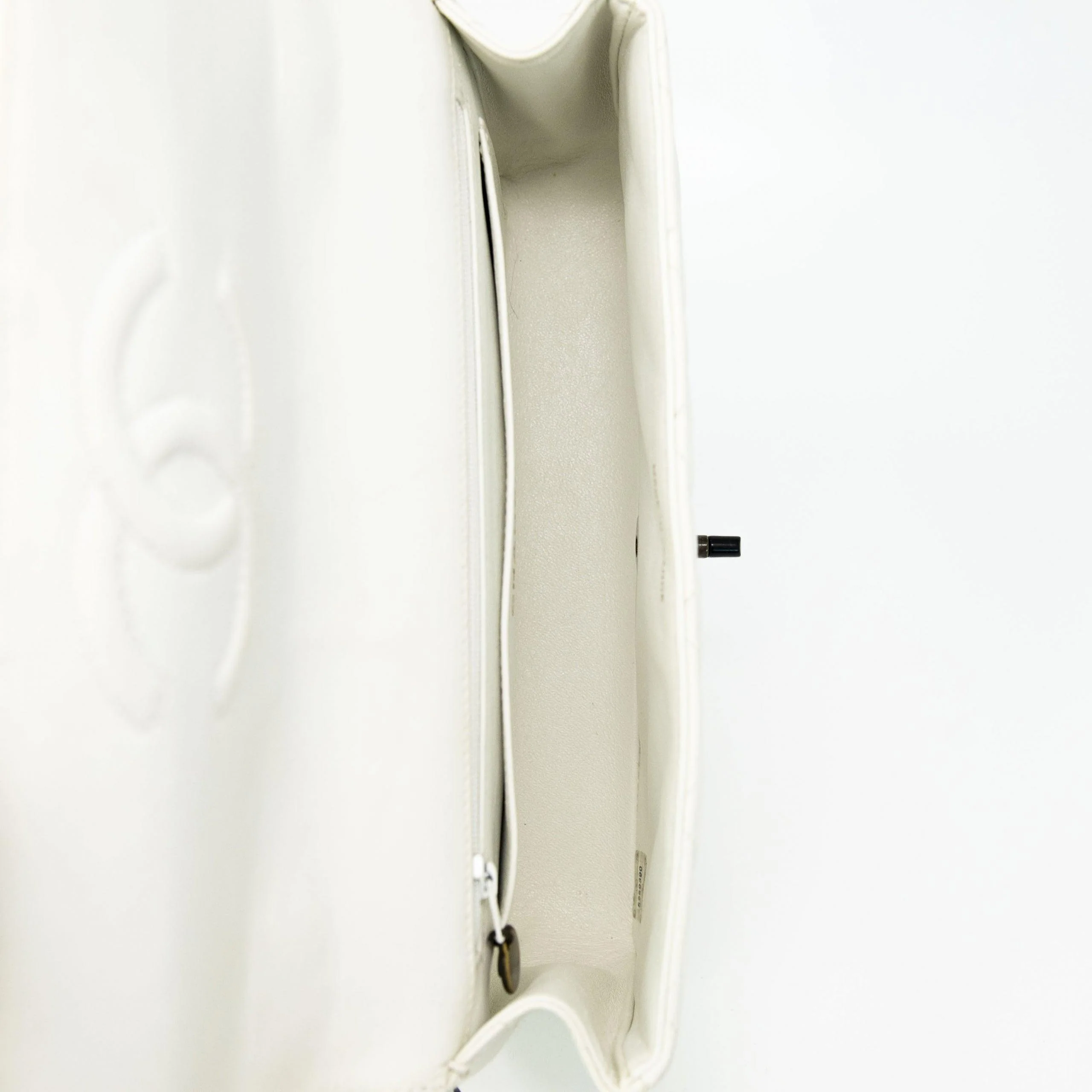 Chanel Vintage White Lambskin Flap Bag - Image 13