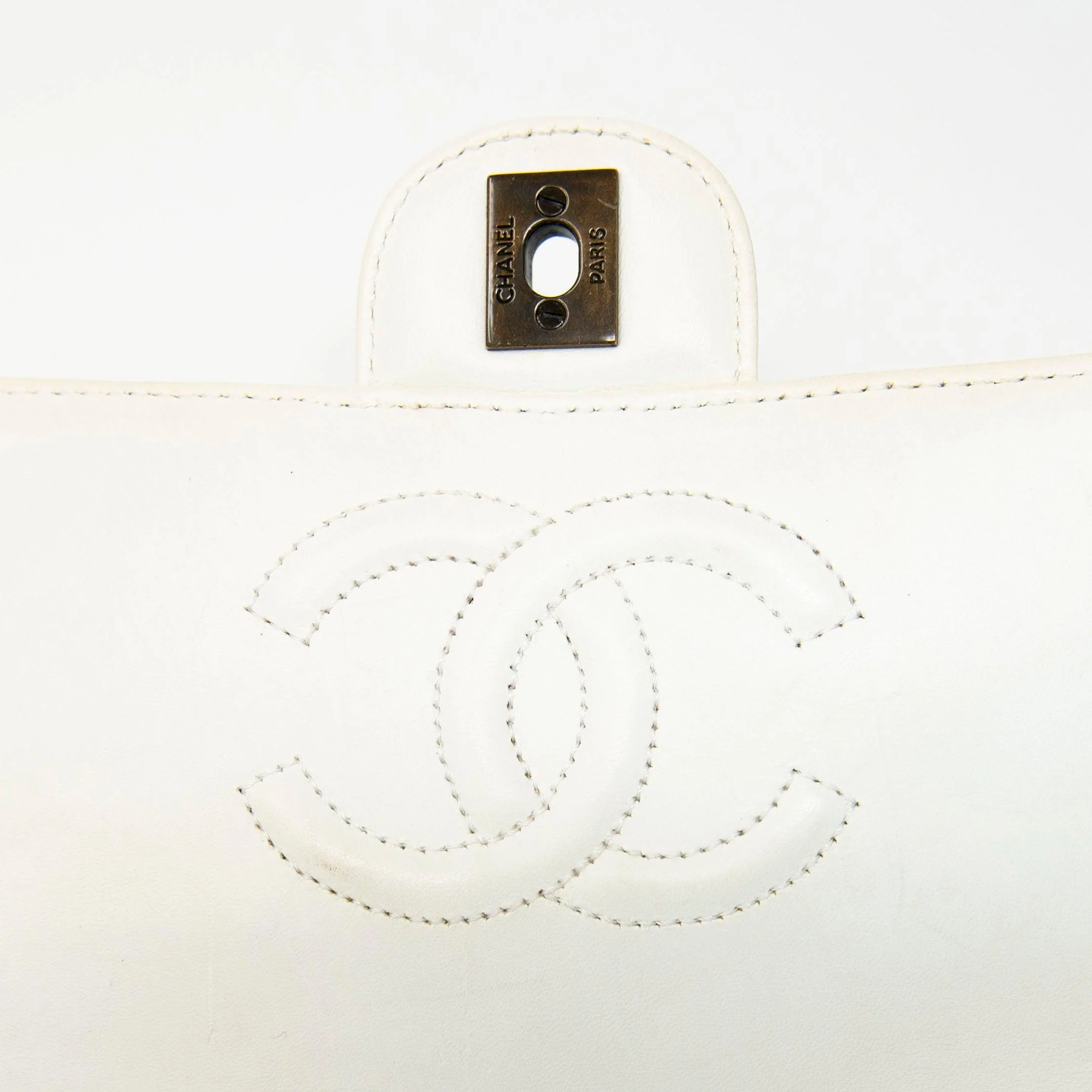 Chanel Vintage White Lambskin Flap Bag - Image 14