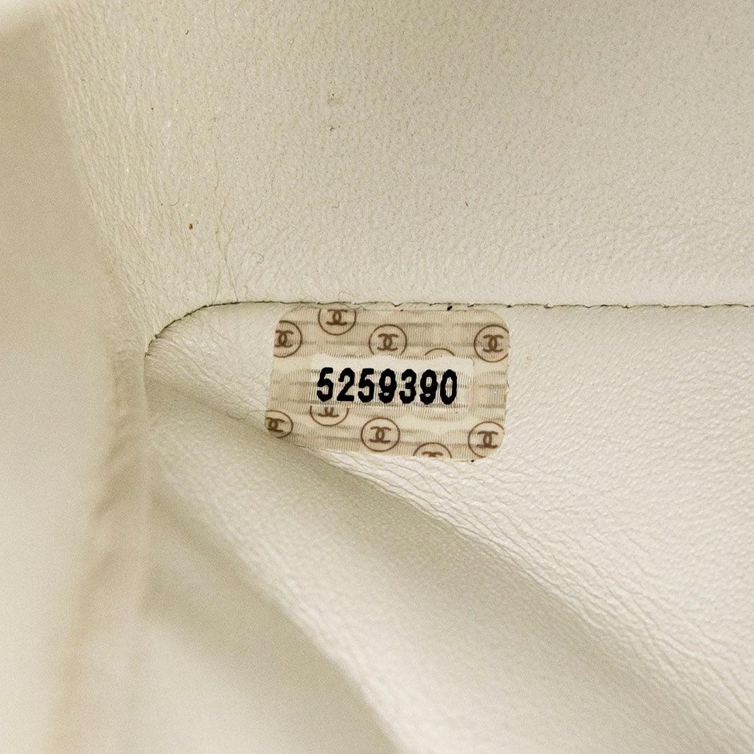 Chanel Vintage White Lambskin Flap Bag - Image 17