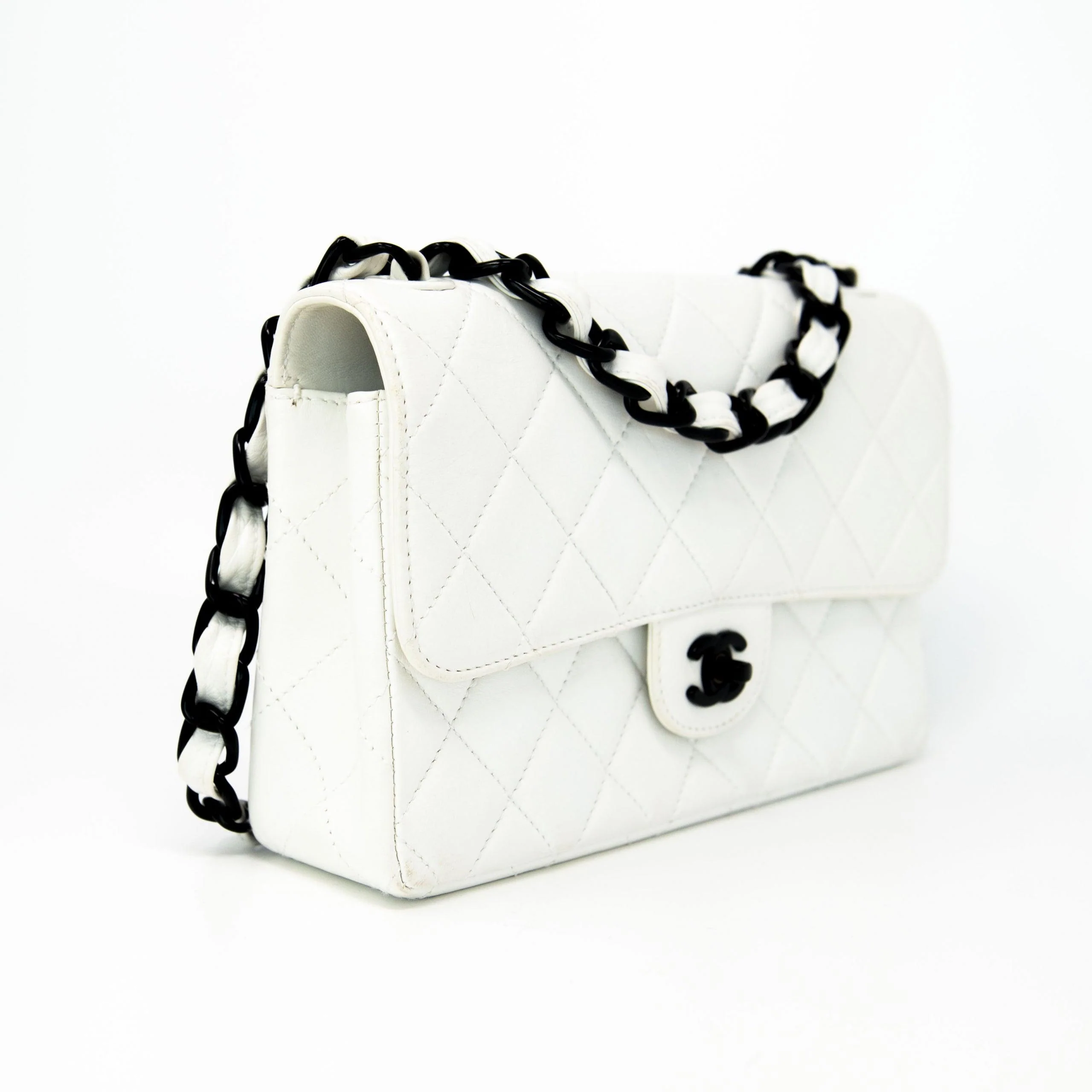 Chanel Vintage White Lambskin Flap Bag - Image 4