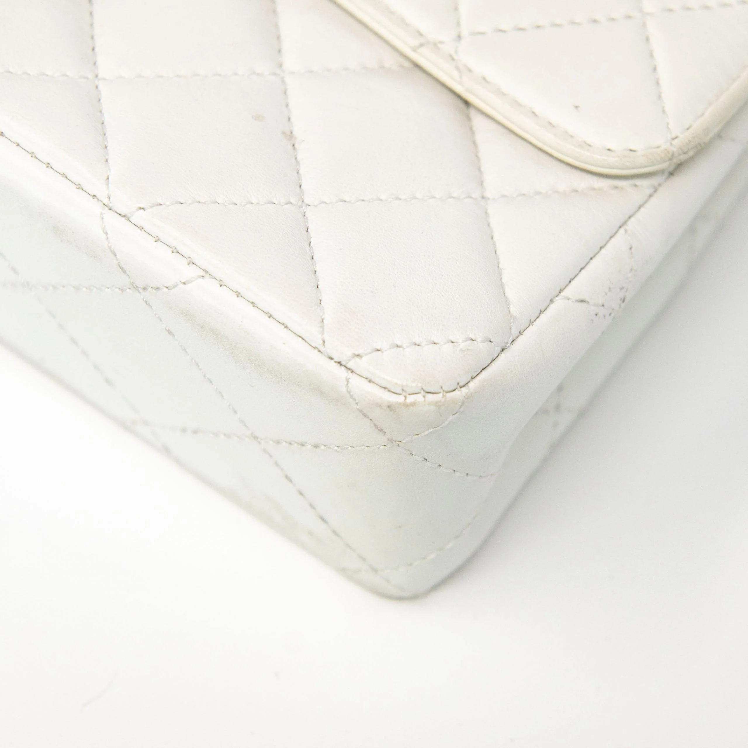 Chanel Vintage White Lambskin Flap Bag - Image 8