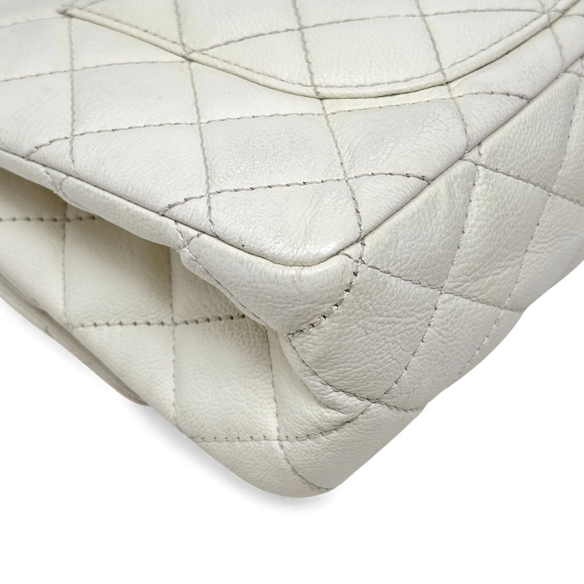 Chanel White Calfskin 2.55 Reissue 227 - Image 10