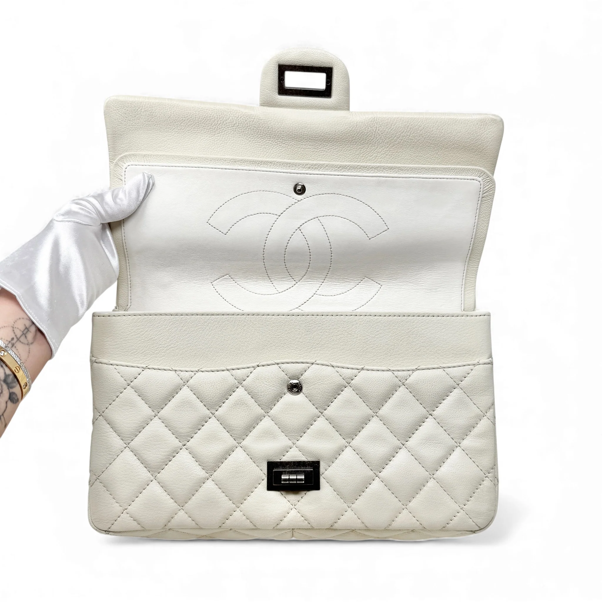 Chanel White Calfskin 2.55 Reissue 227 - Image 12