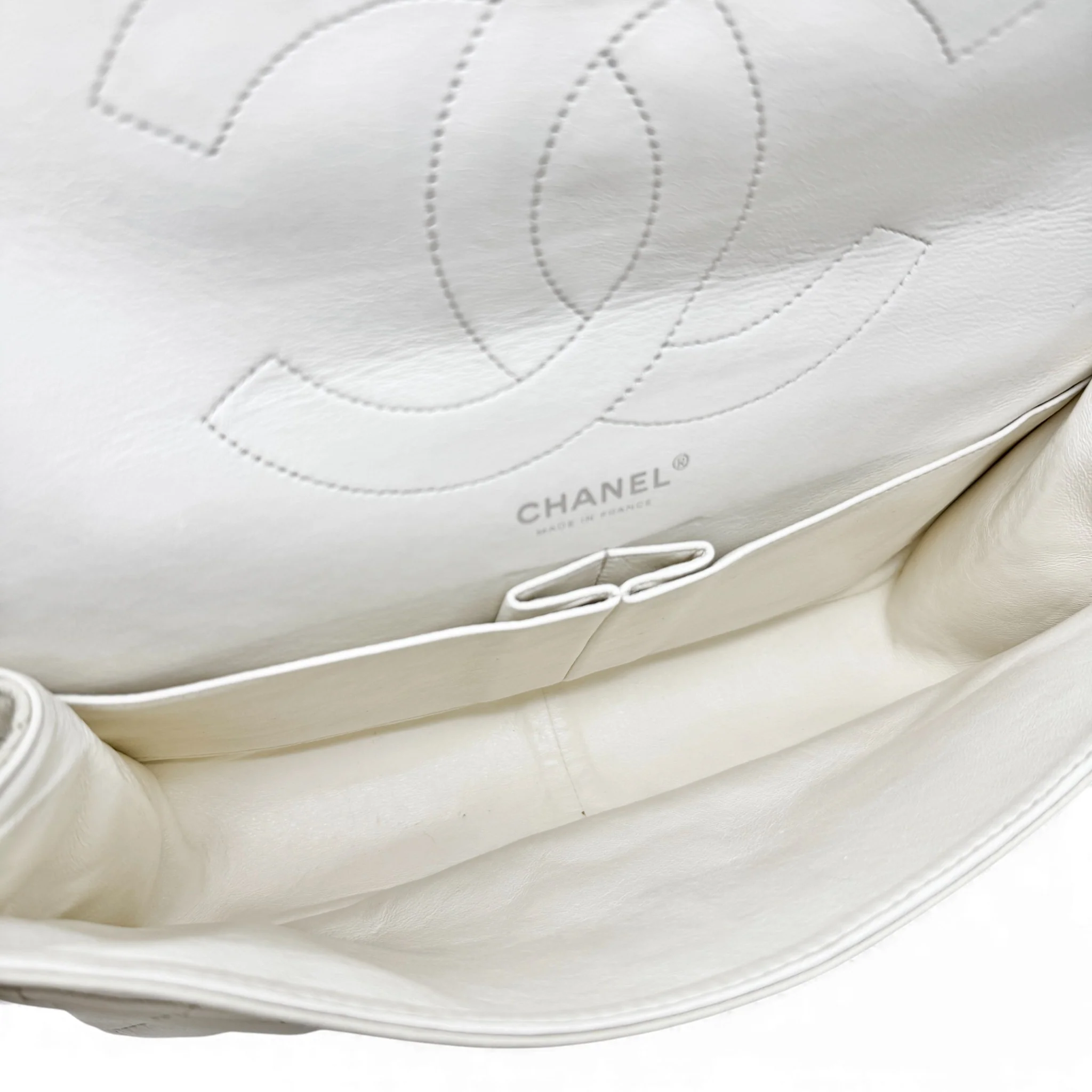 Chanel White Calfskin 2.55 Reissue 227 - Image 14