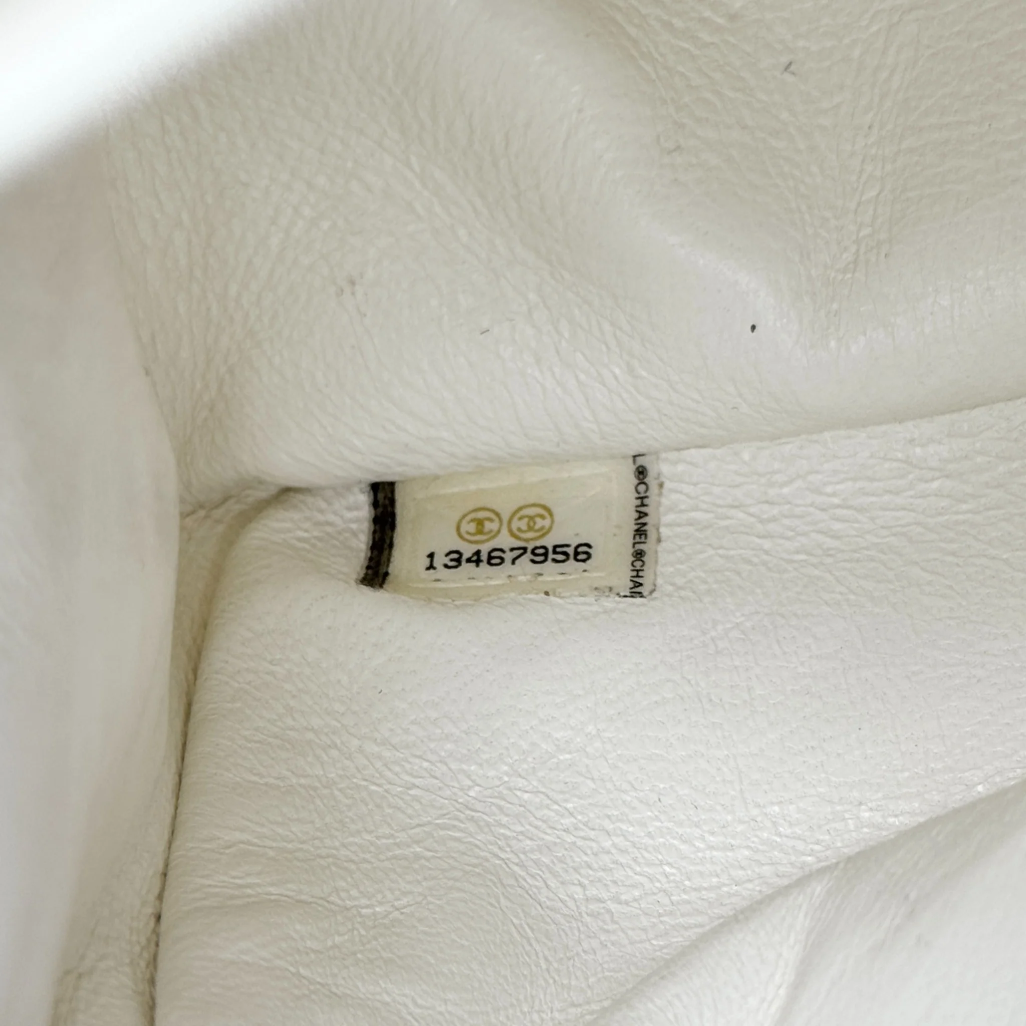 Chanel White Calfskin 2.55 Reissue 227 - Image 15
