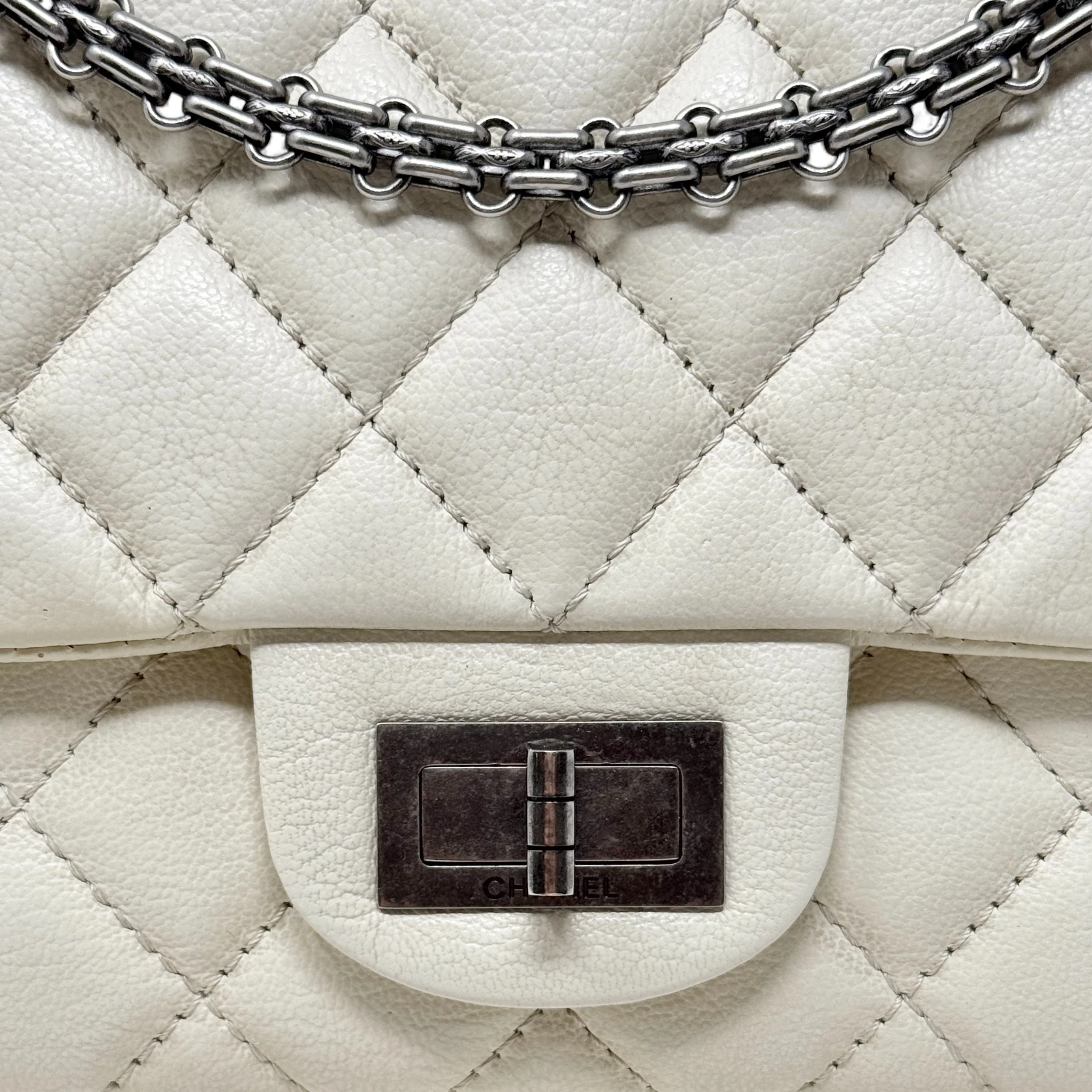 Chanel White Calfskin 2.55 Reissue 227 - Image 5
