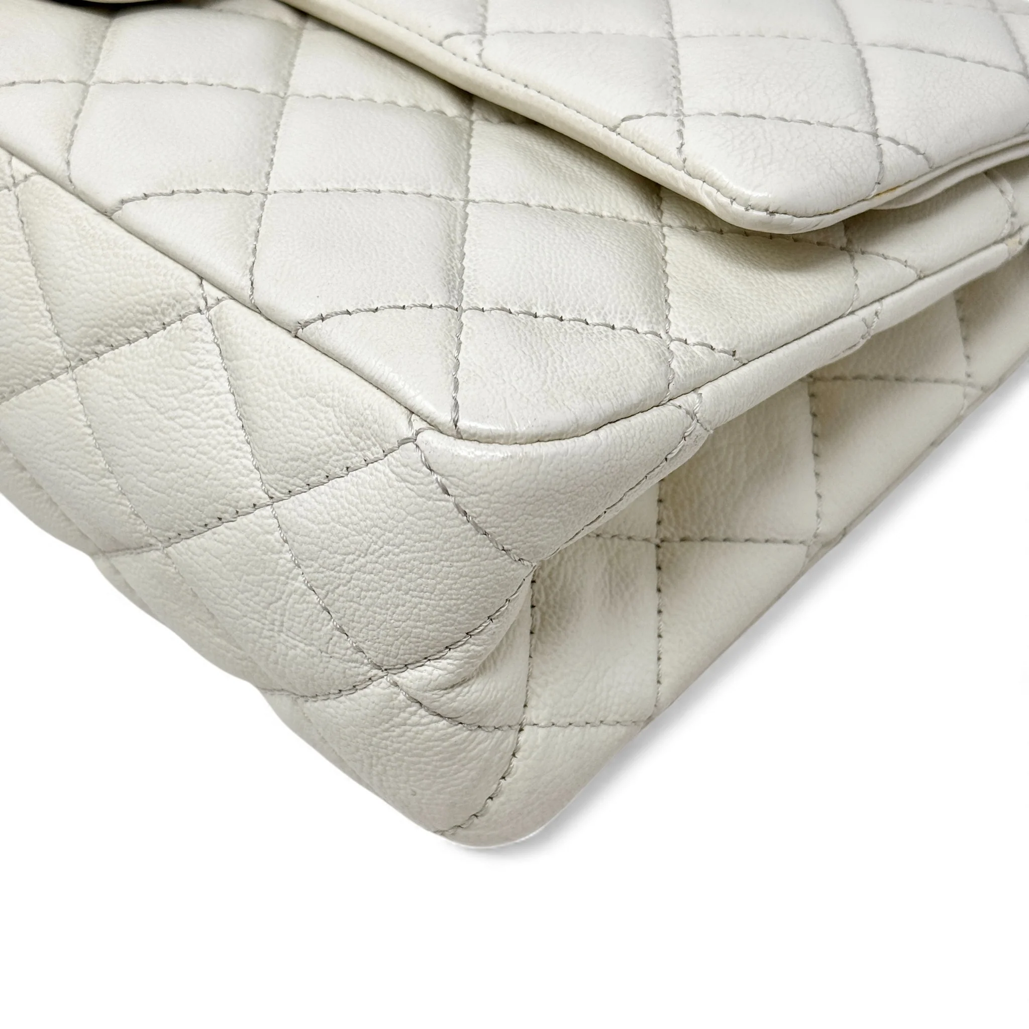 Chanel White Calfskin 2.55 Reissue 227 - Image 7