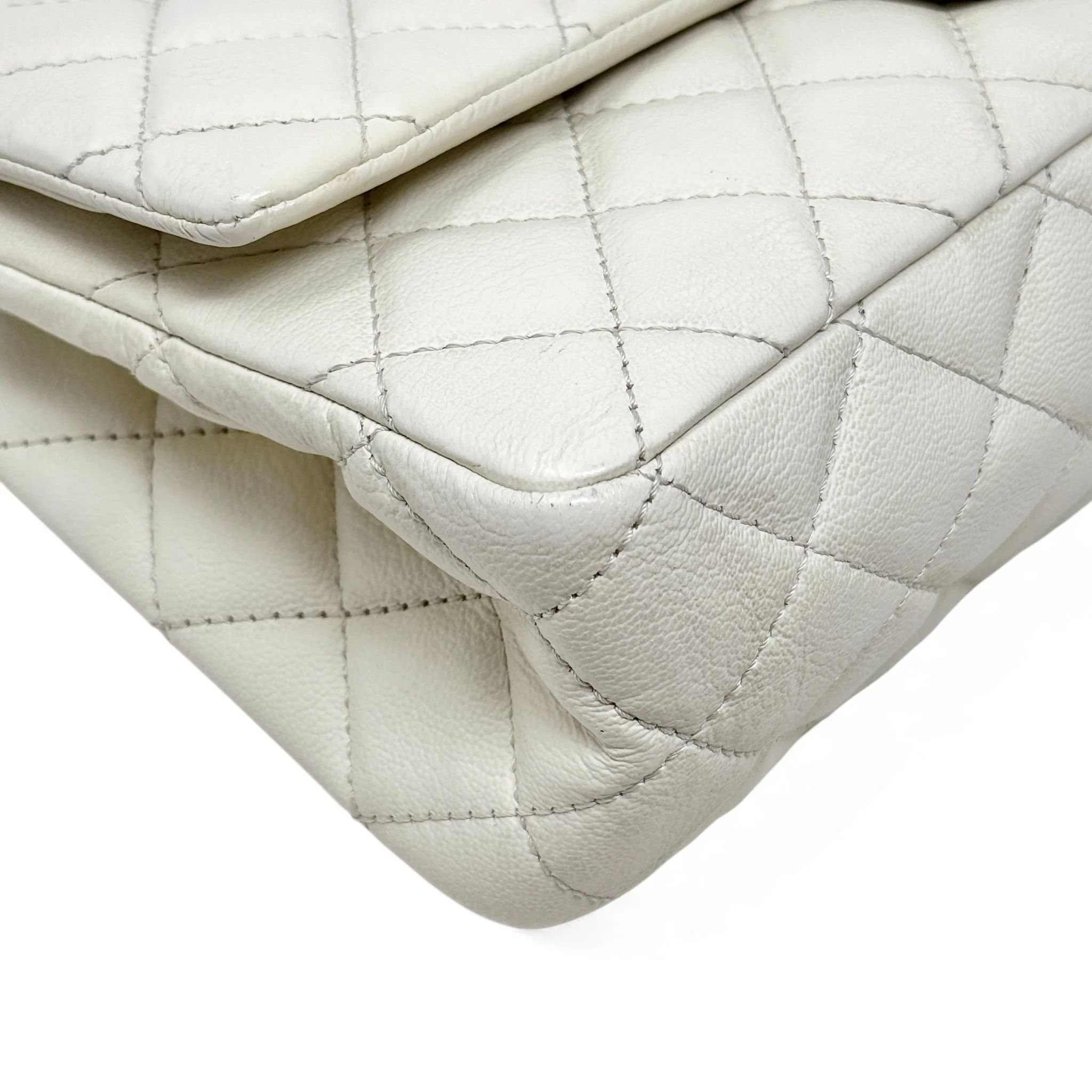 Chanel White Calfskin 2.55 Reissue 227 - Image 8