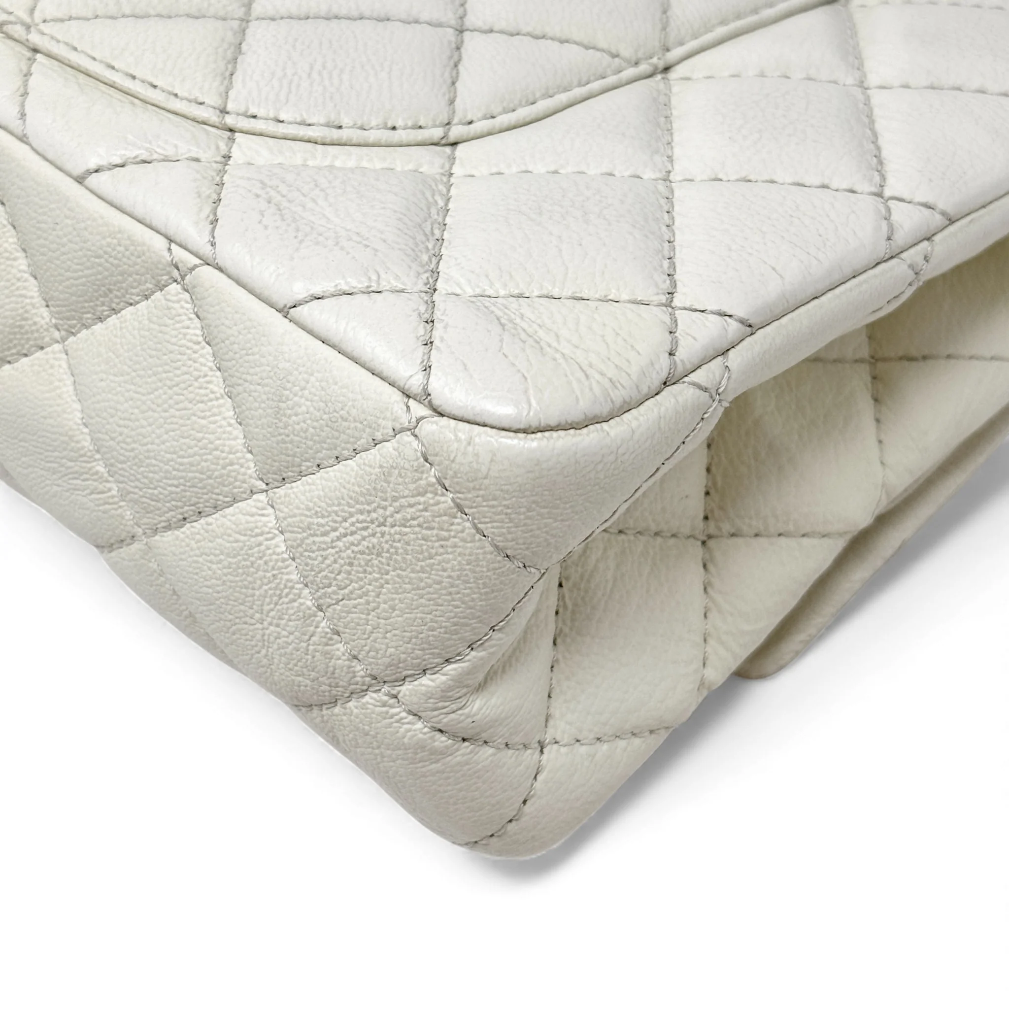 Chanel White Calfskin 2.55 Reissue 227 - Image 9