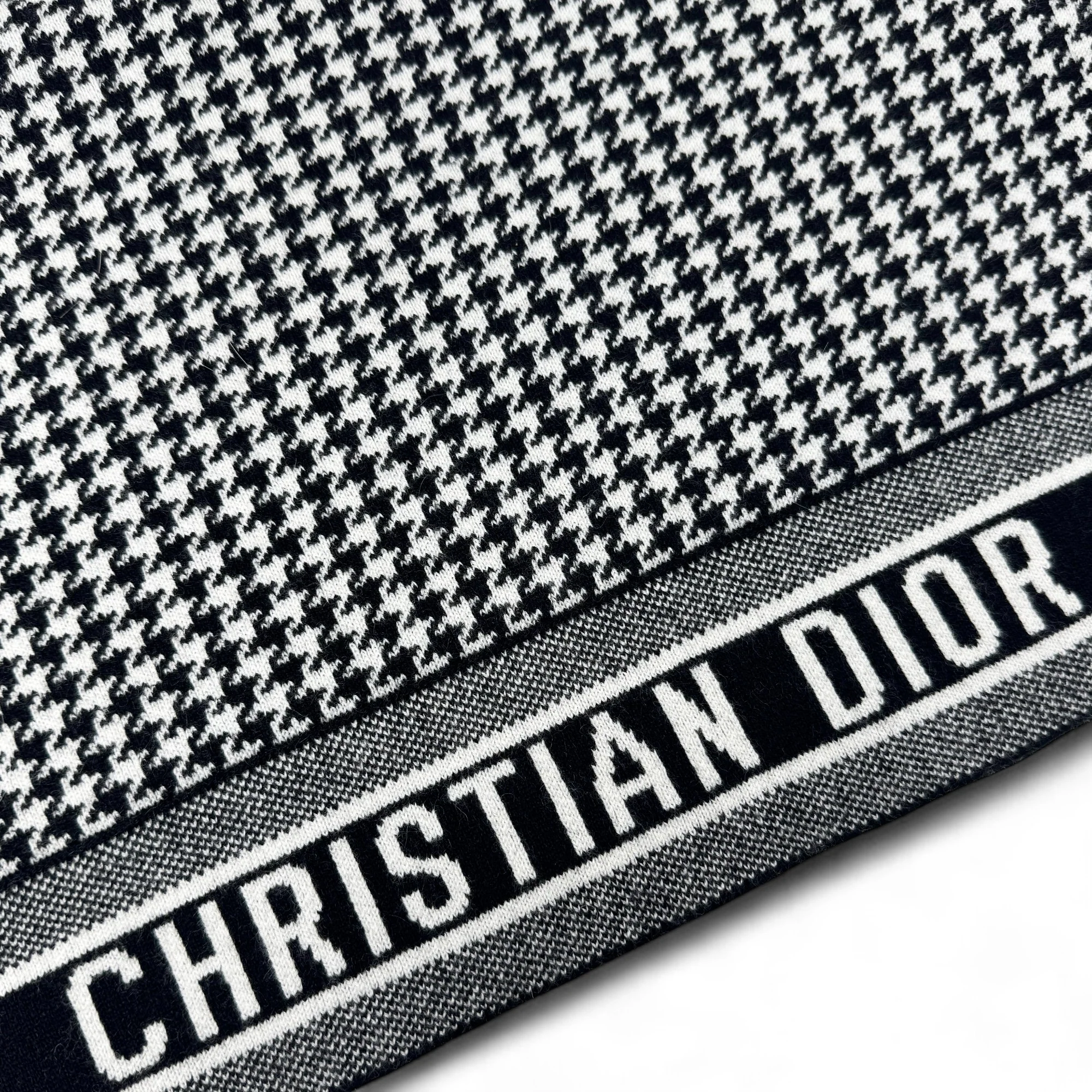 Dior 30 Montaigne Houndstooth Cashmere Scarf - Image 4