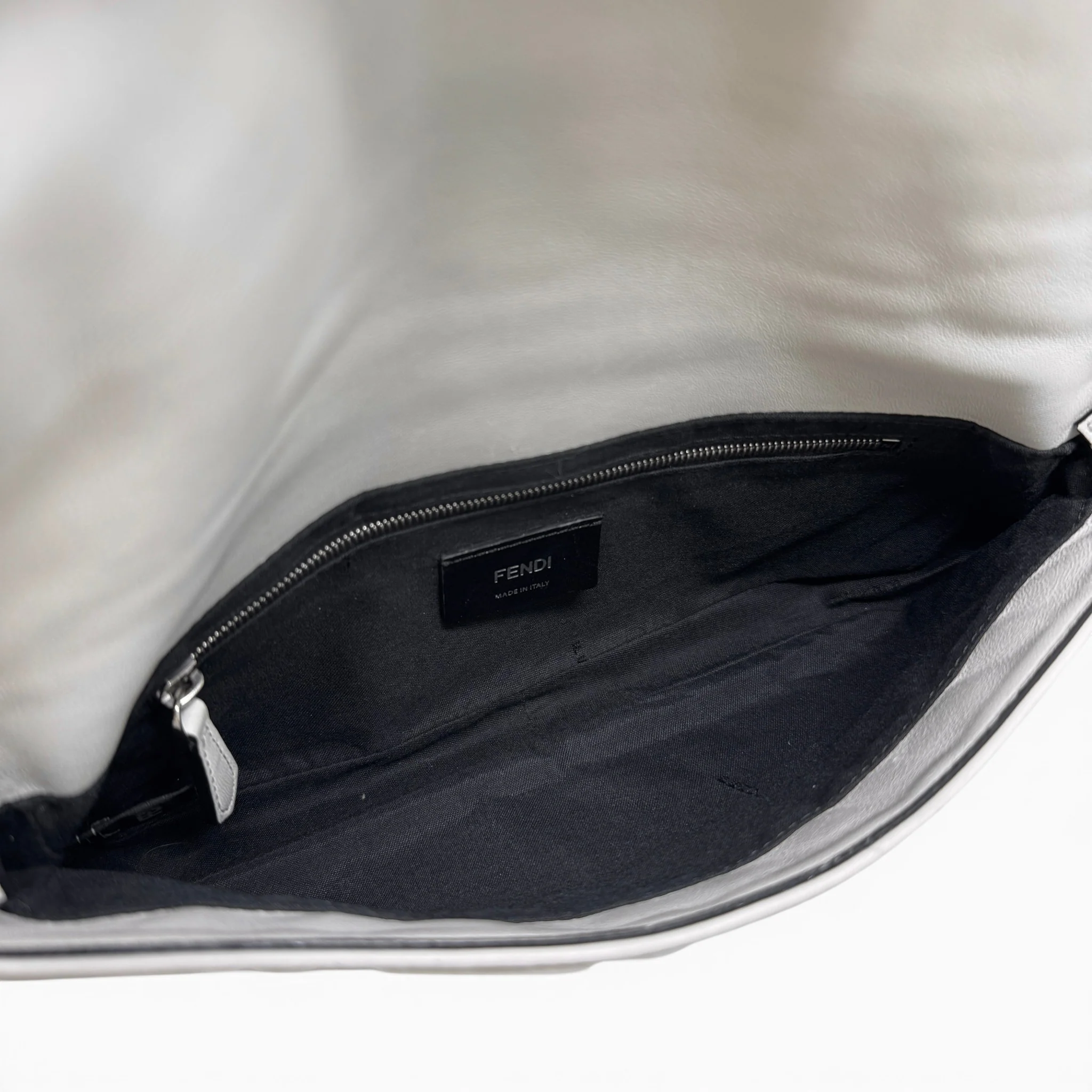 Fendi White Small Baguette Bag - Image 12