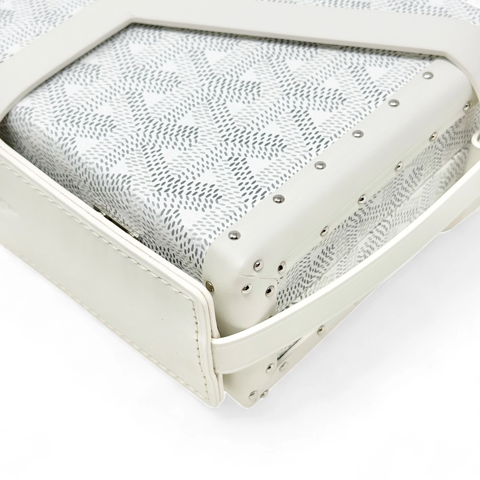 Goyard White Minaudière Trunk Bag - Image 6