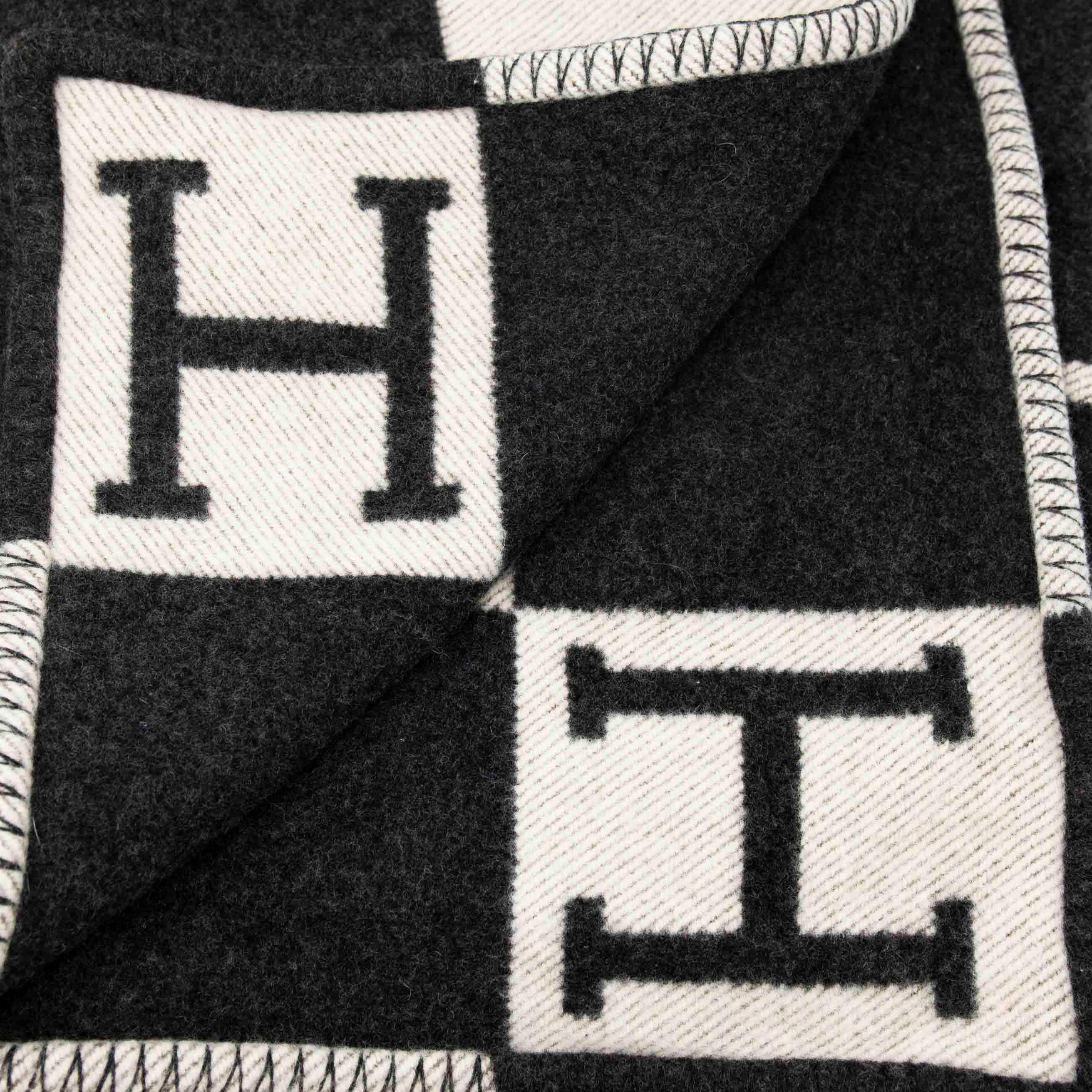 Hermes Gris Fonce Avalon Throw Blanket Pillow Set - Image 7