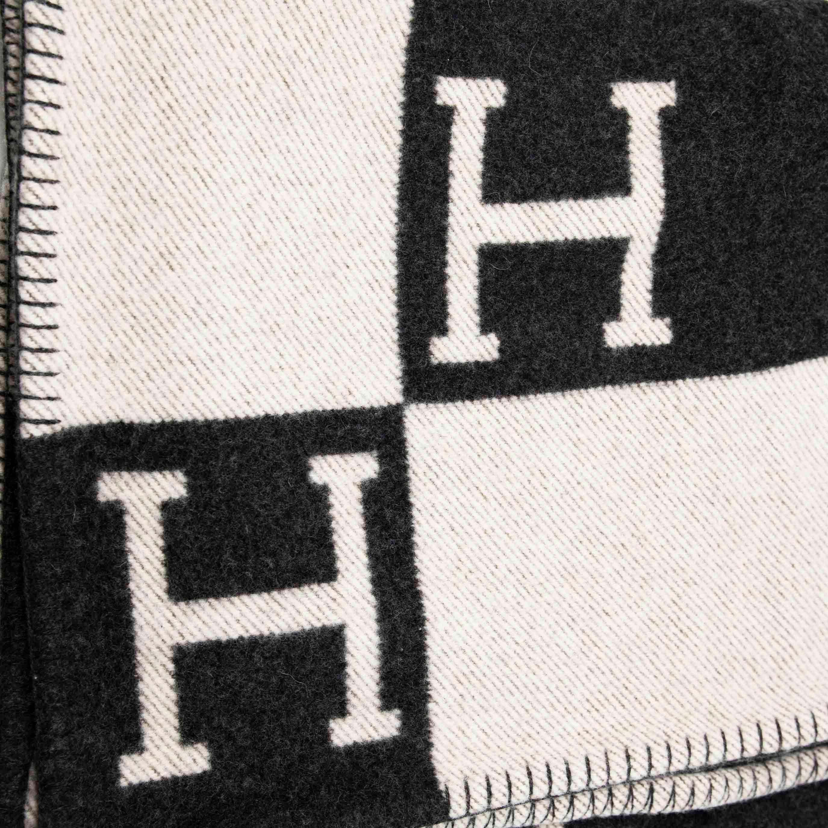 Hermes Gris Fonce Avalon Throw Blanket Pillow Set - Image 8