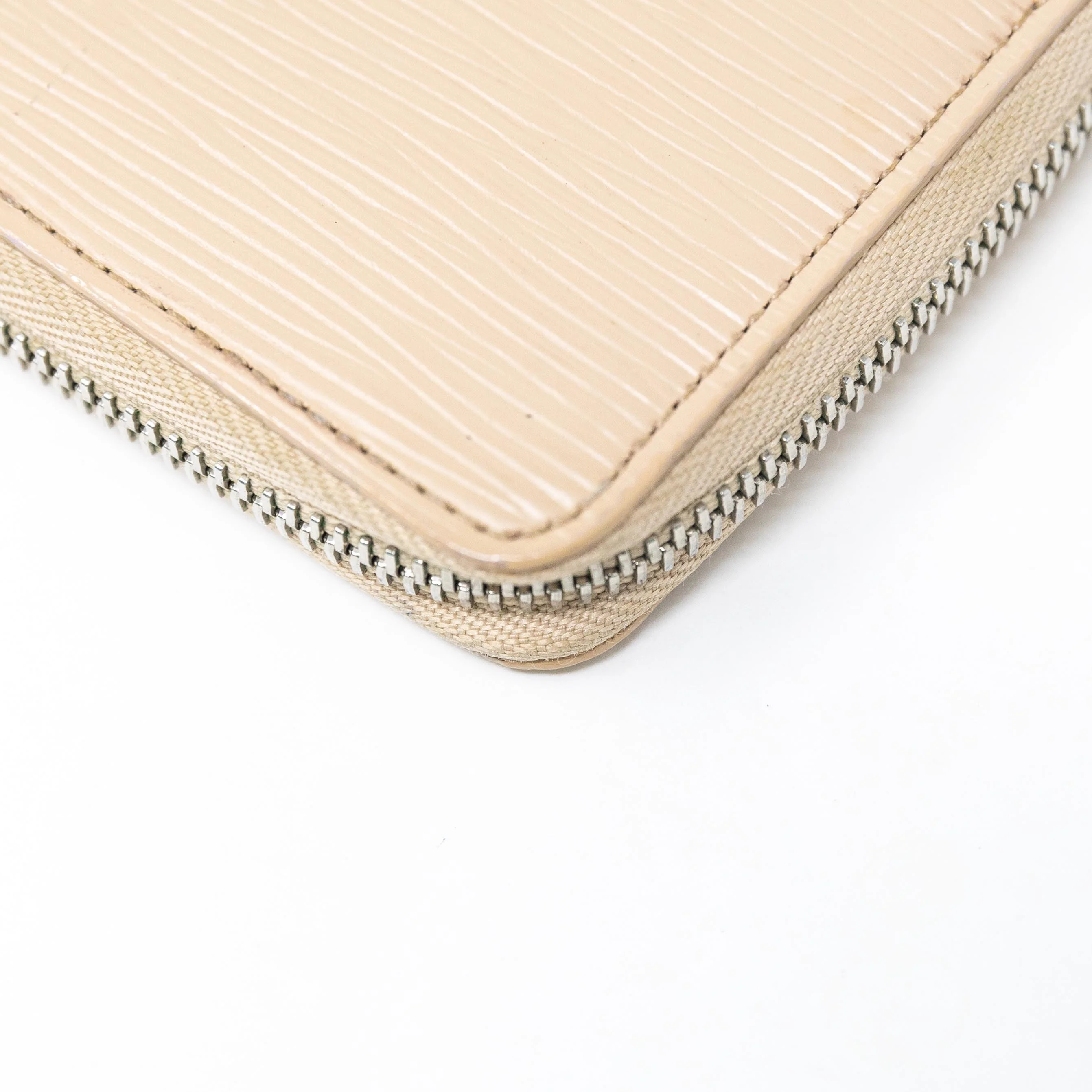 Louis Vuitton Beige Clemence Wallet - Image 10