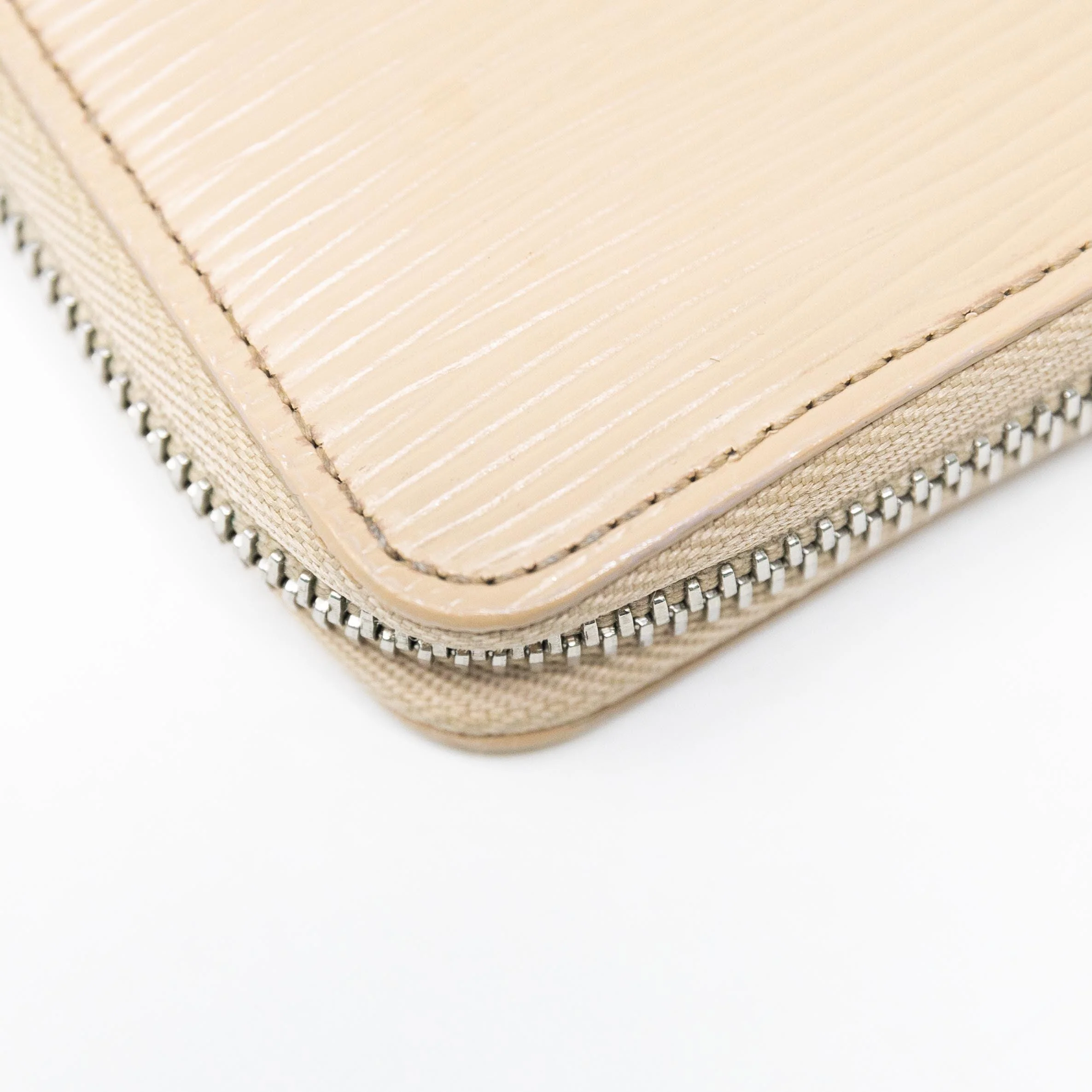 Louis Vuitton Beige Clemence Wallet - Image 9