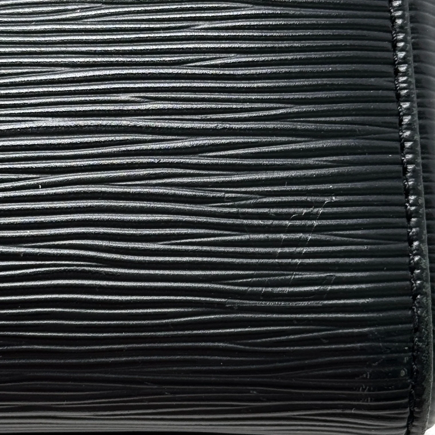 Louis Vuitton Black Epi Brea MM - Image 10