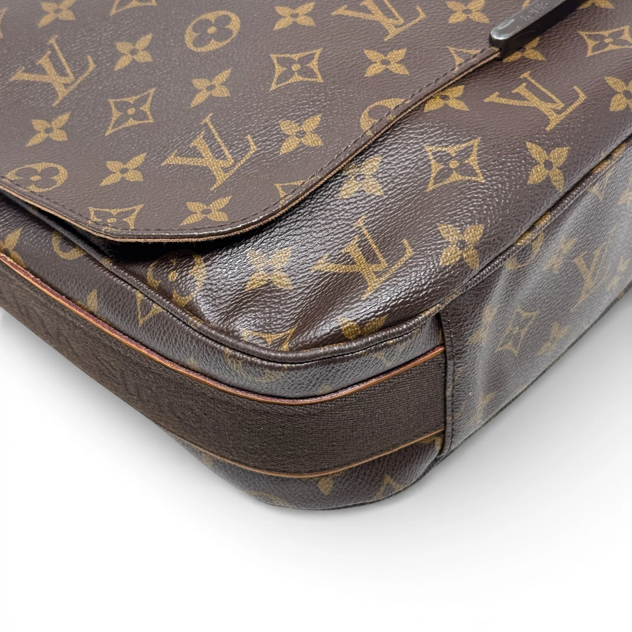 Louis Vuitton Monogram Beaubourg Messenger MM - Image 7