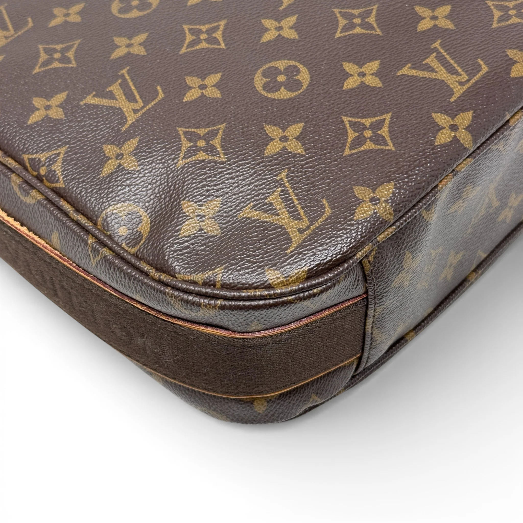 Louis Vuitton Monogram Beaubourg Messenger MM - Image 9