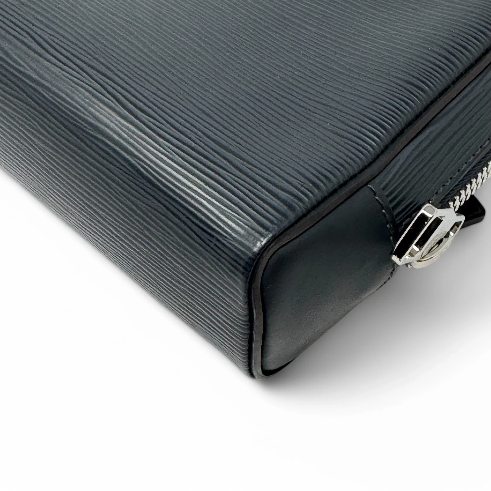 Louis Vuitton Navy Epi Kasai Clutch - Image 8