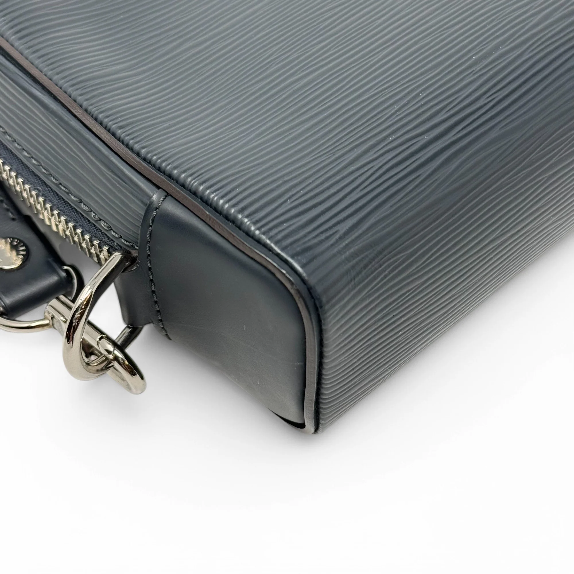 Louis Vuitton Navy Epi Kasai Clutch - Image 9