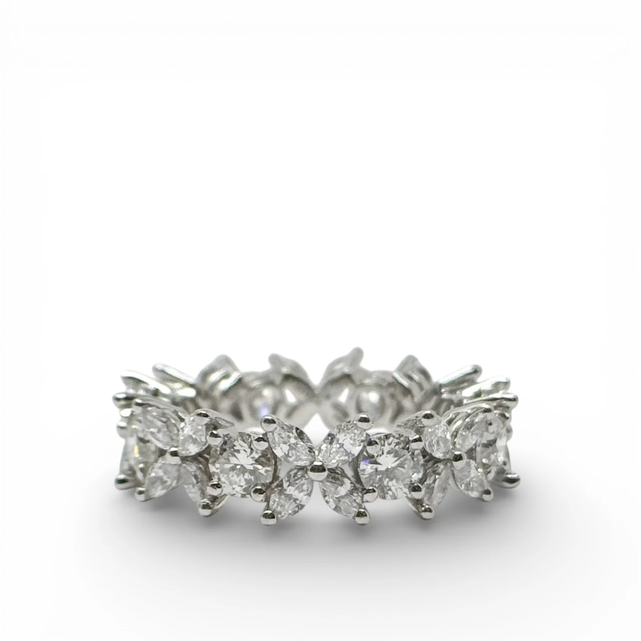 Tiffany & Co. Platinum Victoria Alternating Diamond Ring - Image 4