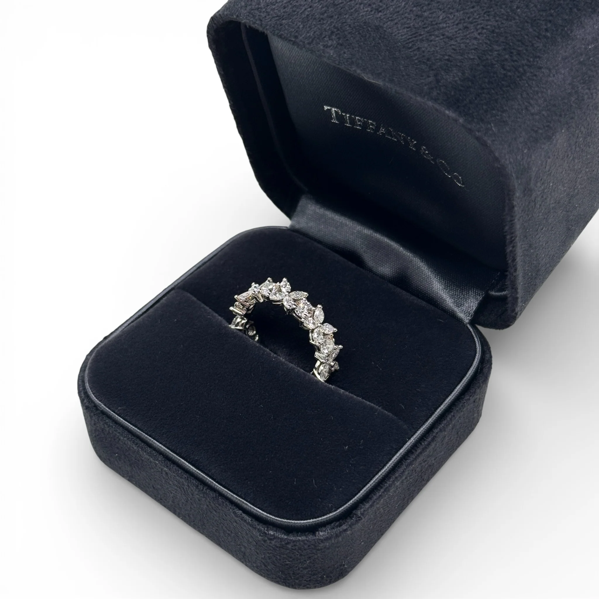 Tiffany & Co. Platinum Victoria Alternating Diamond Ring - Image 6
