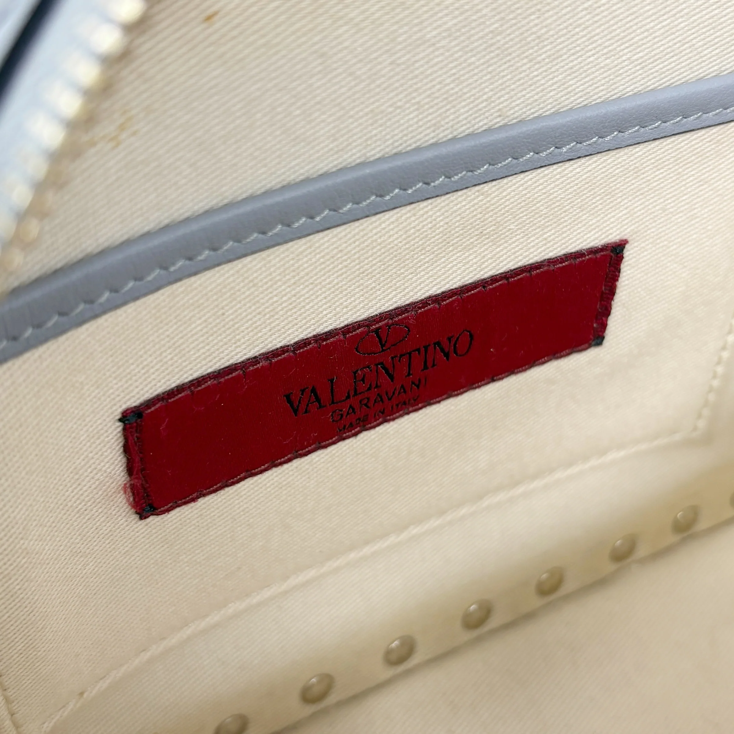 Valentino Grey Rockstud Camera Bag - Image 13